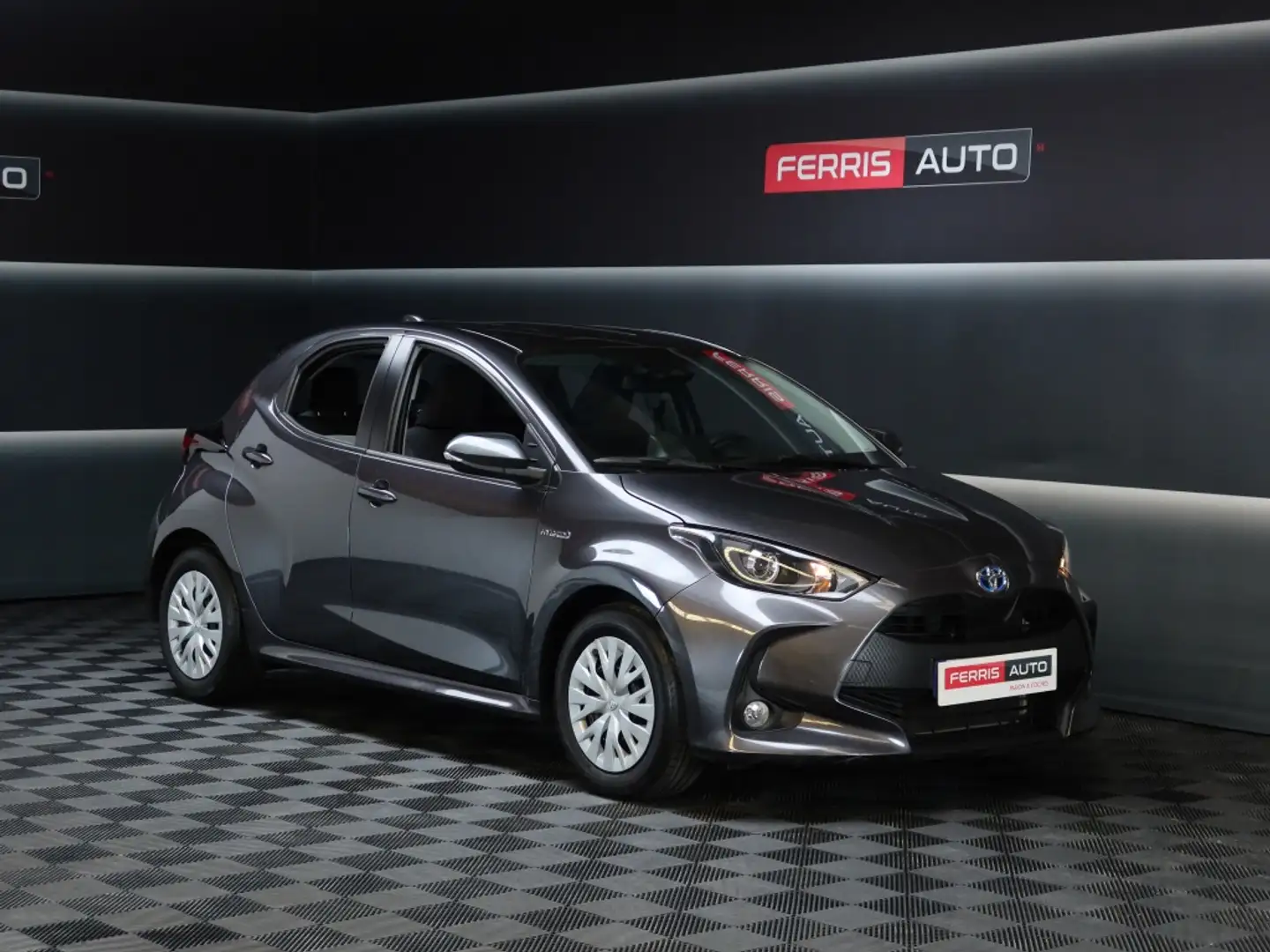 Toyota Yaris 120H 1.5 Business Plus Gris - 1