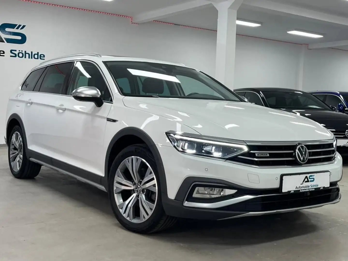 Volkswagen Passat Alltrack 2.0 TDi DSG Leder/Matrix/AHK/360 Bílá - 1