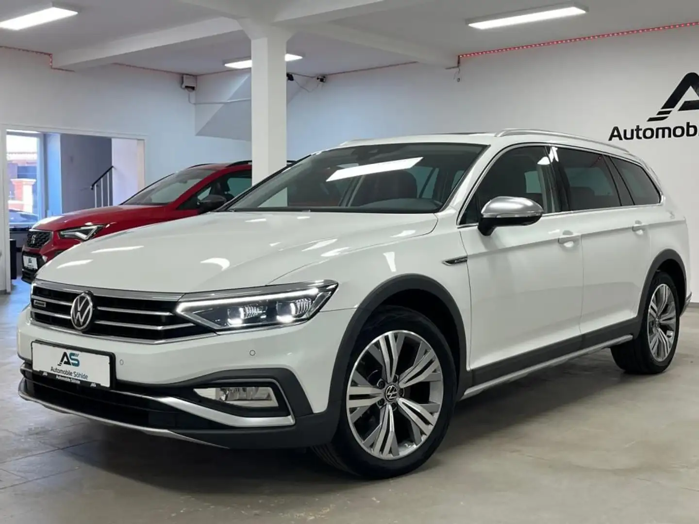 Volkswagen Passat Alltrack 2.0 TDi DSG Leder/Matrix/AHK/360 Bílá - 2