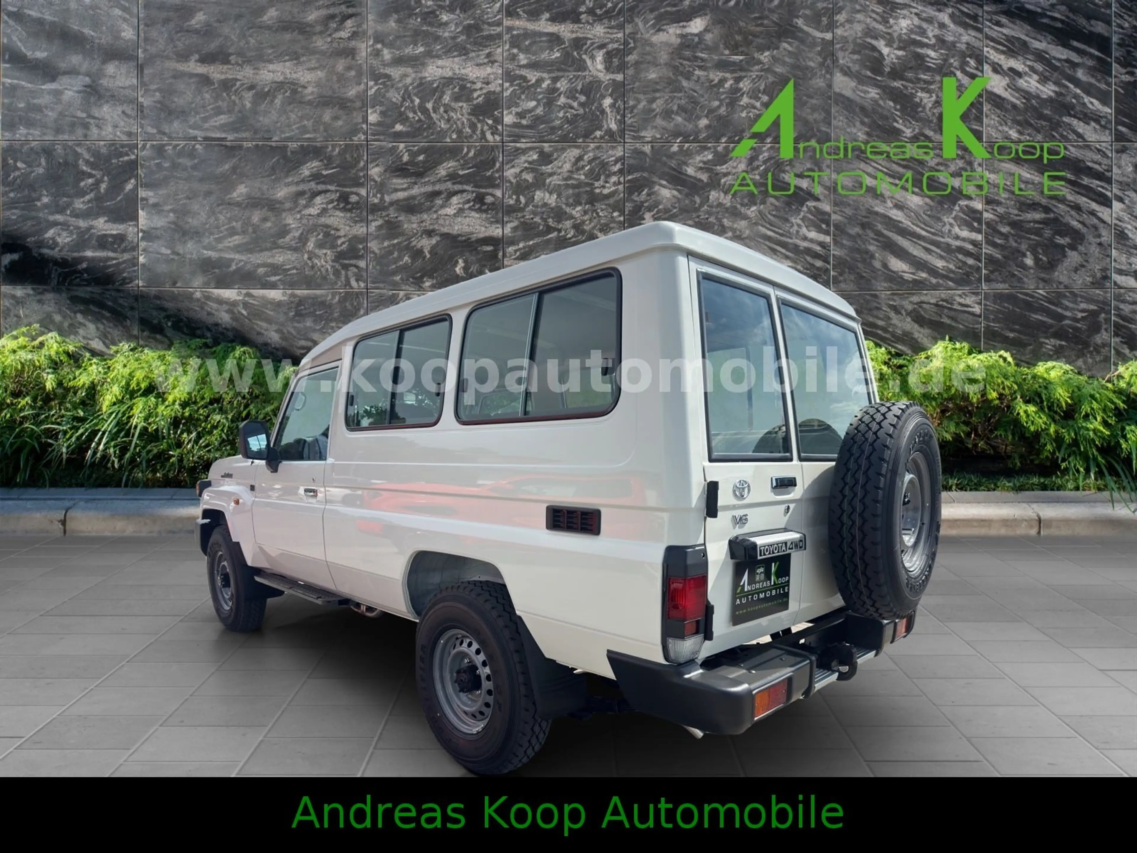 Toyota Land Cruiser GRJ 78 4,0i V6 STD 40th 2x90 SOFORT — photo 4