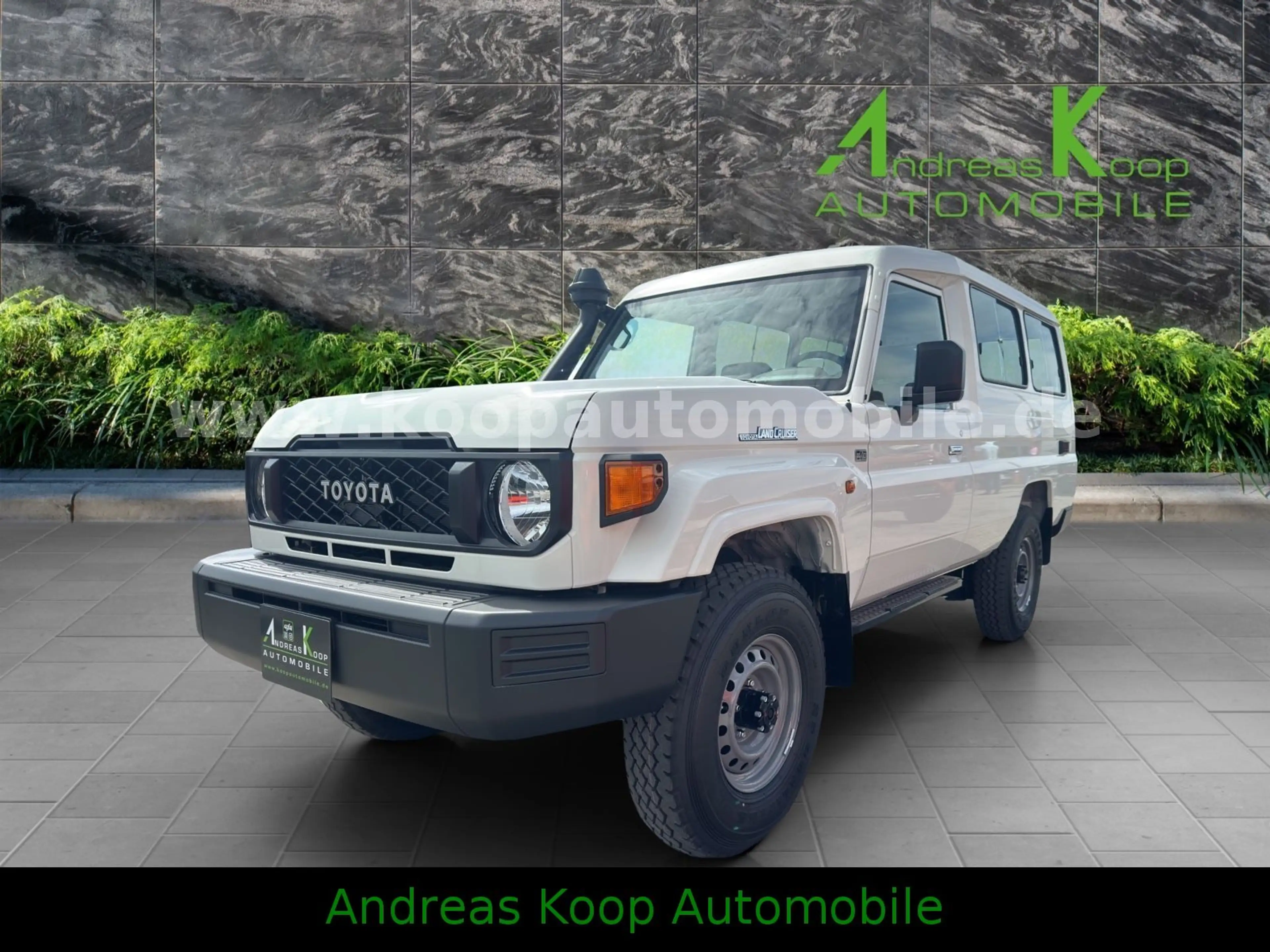 Toyota Land Cruiser GRJ 78 4,0i V6 STD 40th 2x90 SOFORT