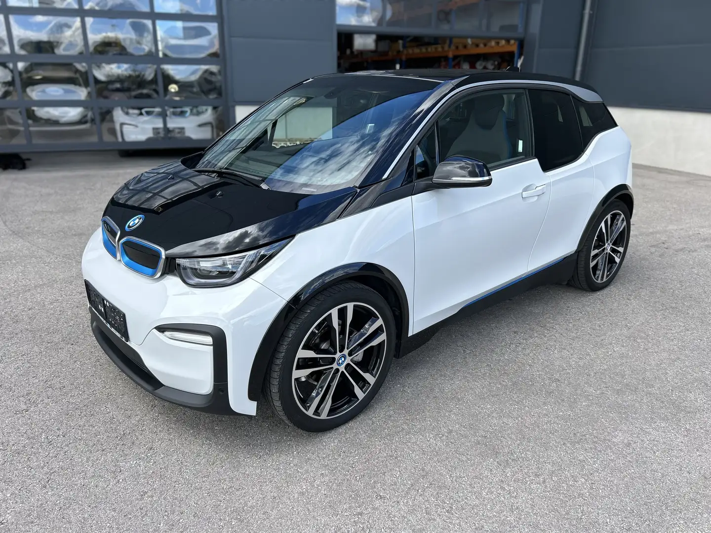 BMW i3 i3 42,2kWh, Sedan Sportpaket, Mwst. Weiß - 2