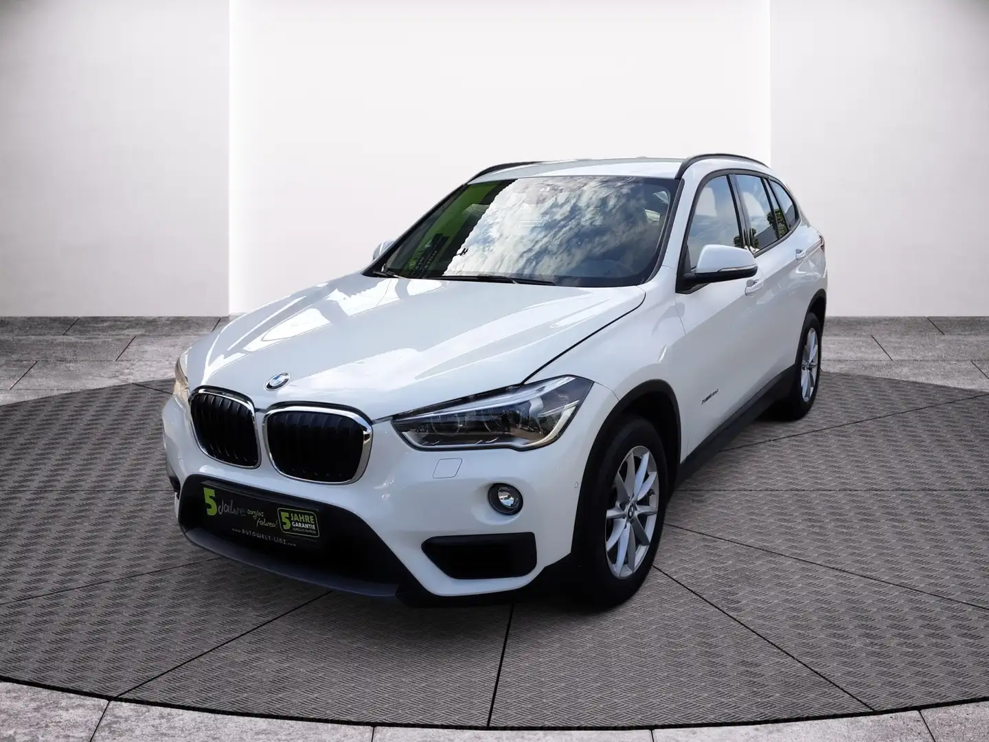 BMW X1 Allrad Advantage Aut. Weiß - 2