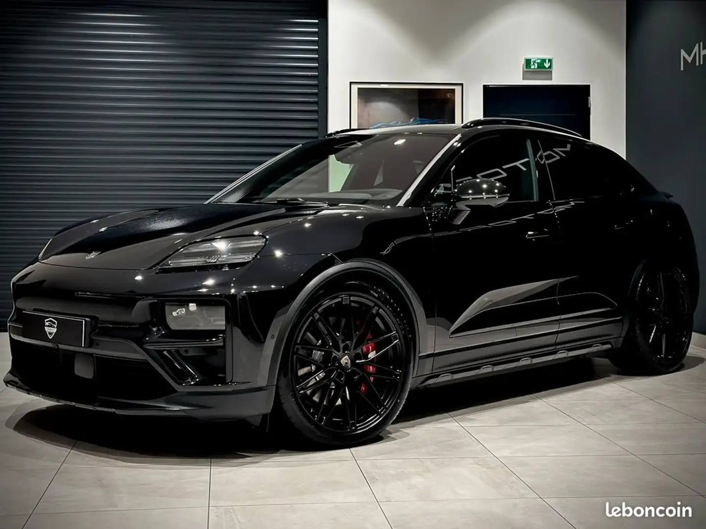 Porsche Macan TURBO 639 Ch ROUE DIRECTRICE JA22 RS ATTELAGE PACK Noir - 1
