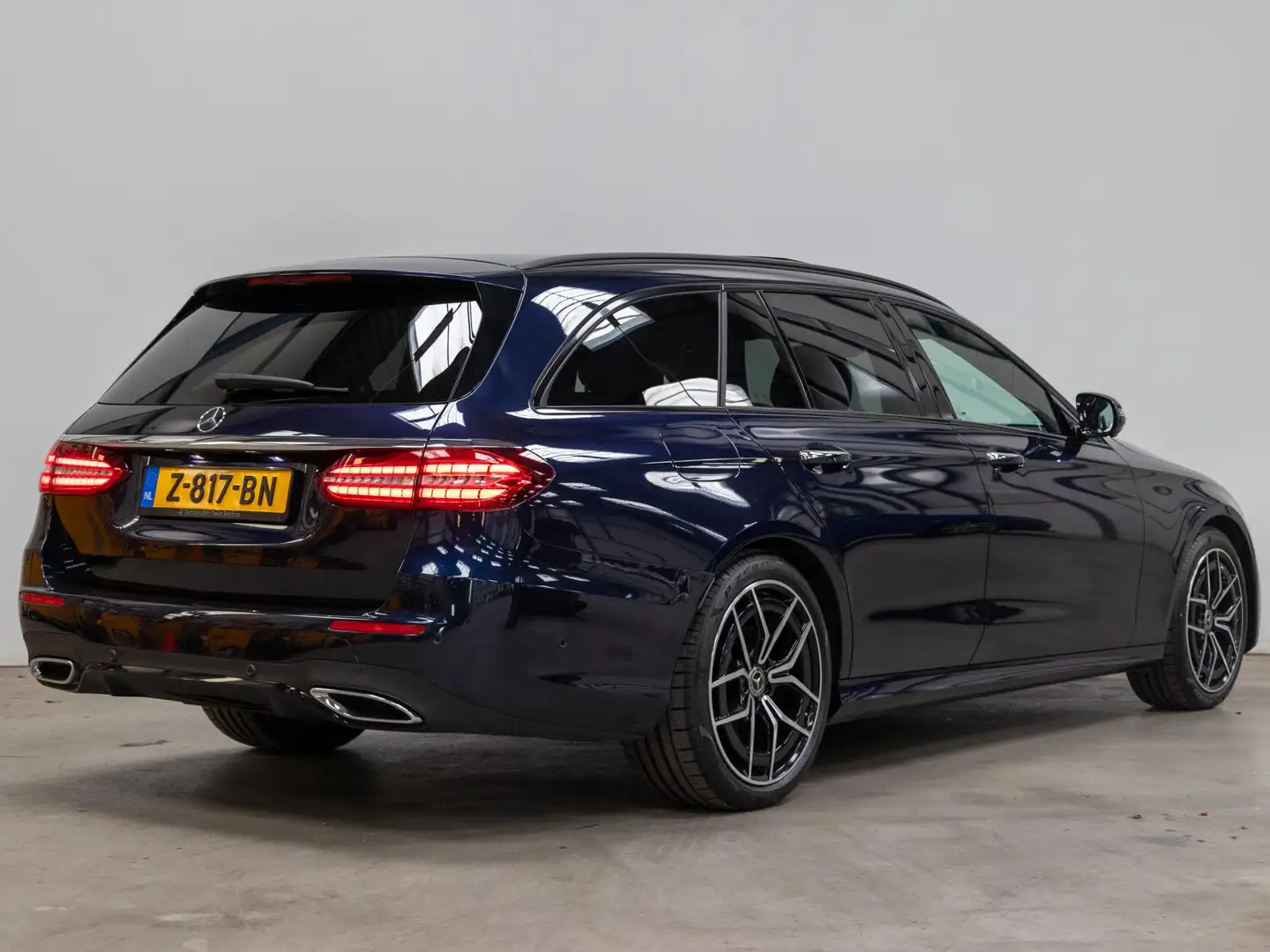 Mercedes-Benz E 200 Estate AMG Line Panorama dak | Trekhaak Blauw - 2