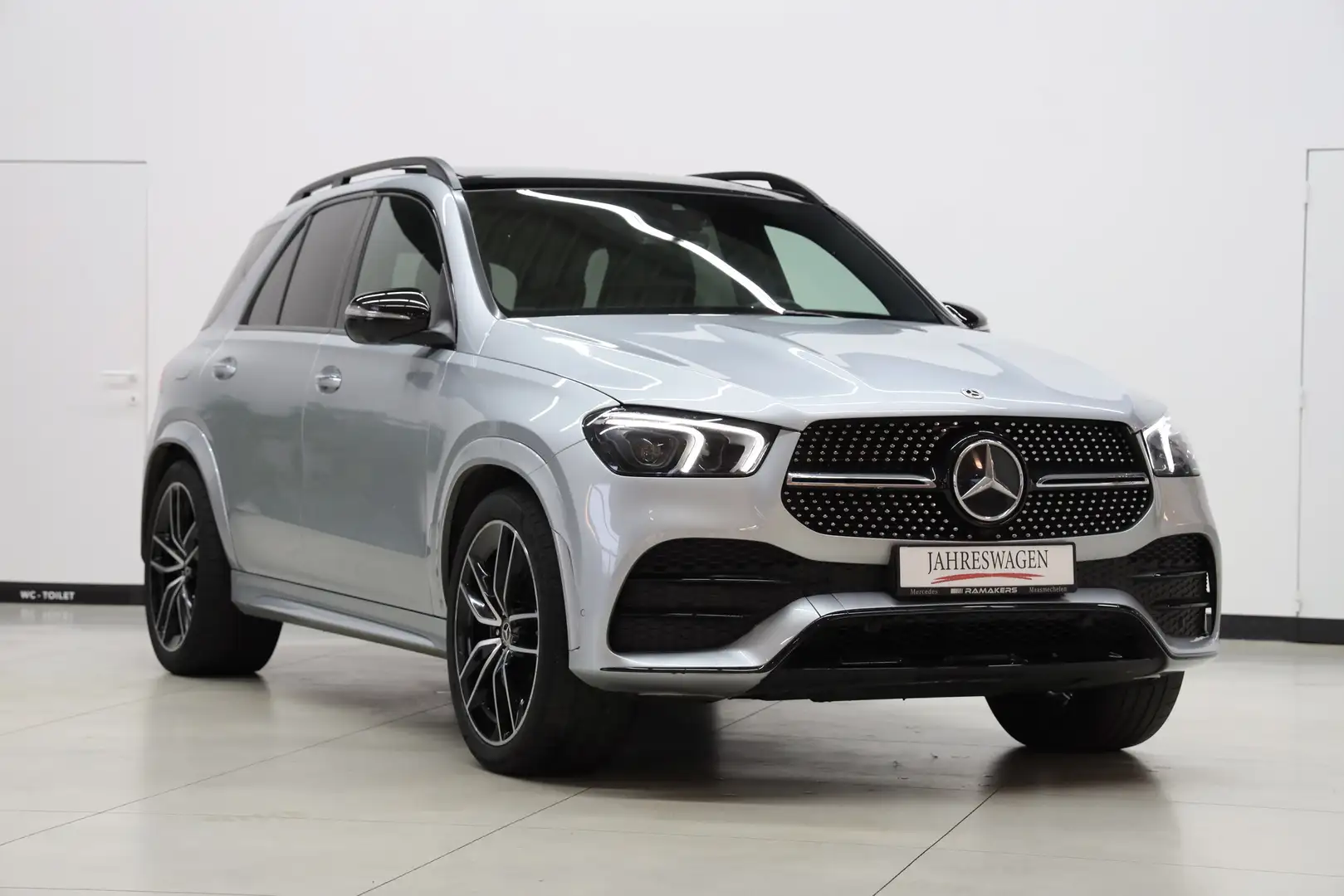 Mercedes-Benz GLE 300 d 4M AMG Night PANO Airmatic Memory Burmester 360° Zilver - 2