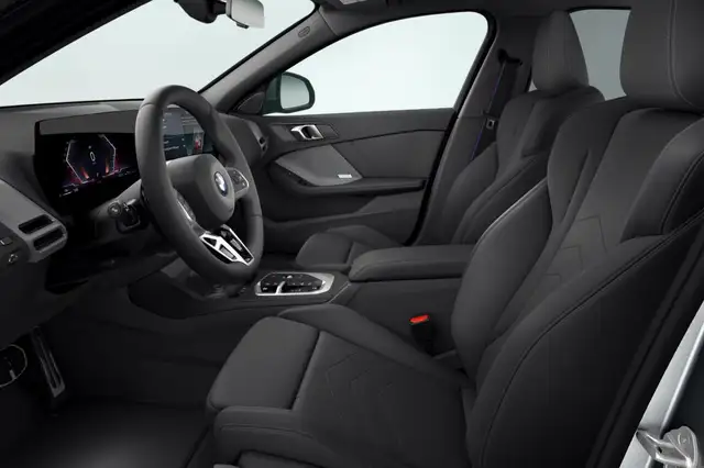 BMW 1 Series view 4