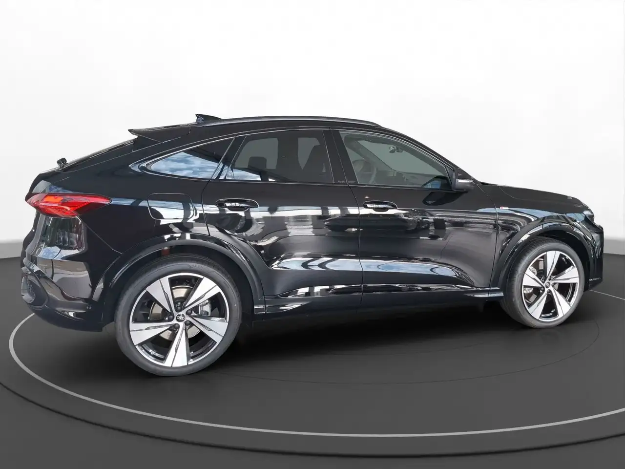 Audi Q5 Sportback edition one mit Akzenten mythosschw 9