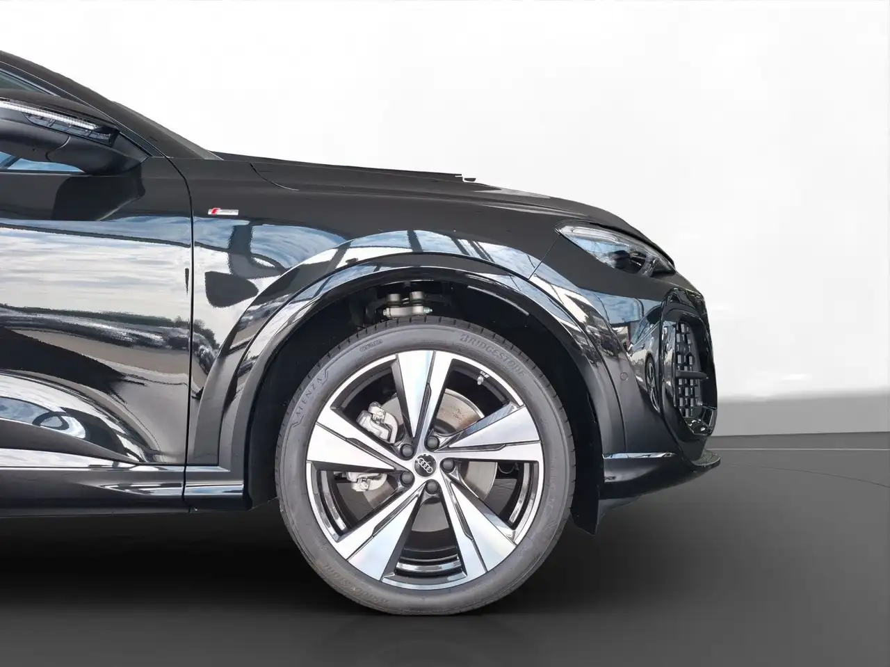 Audi Q5 Sportback edition one mit Akzenten mythosschw 12