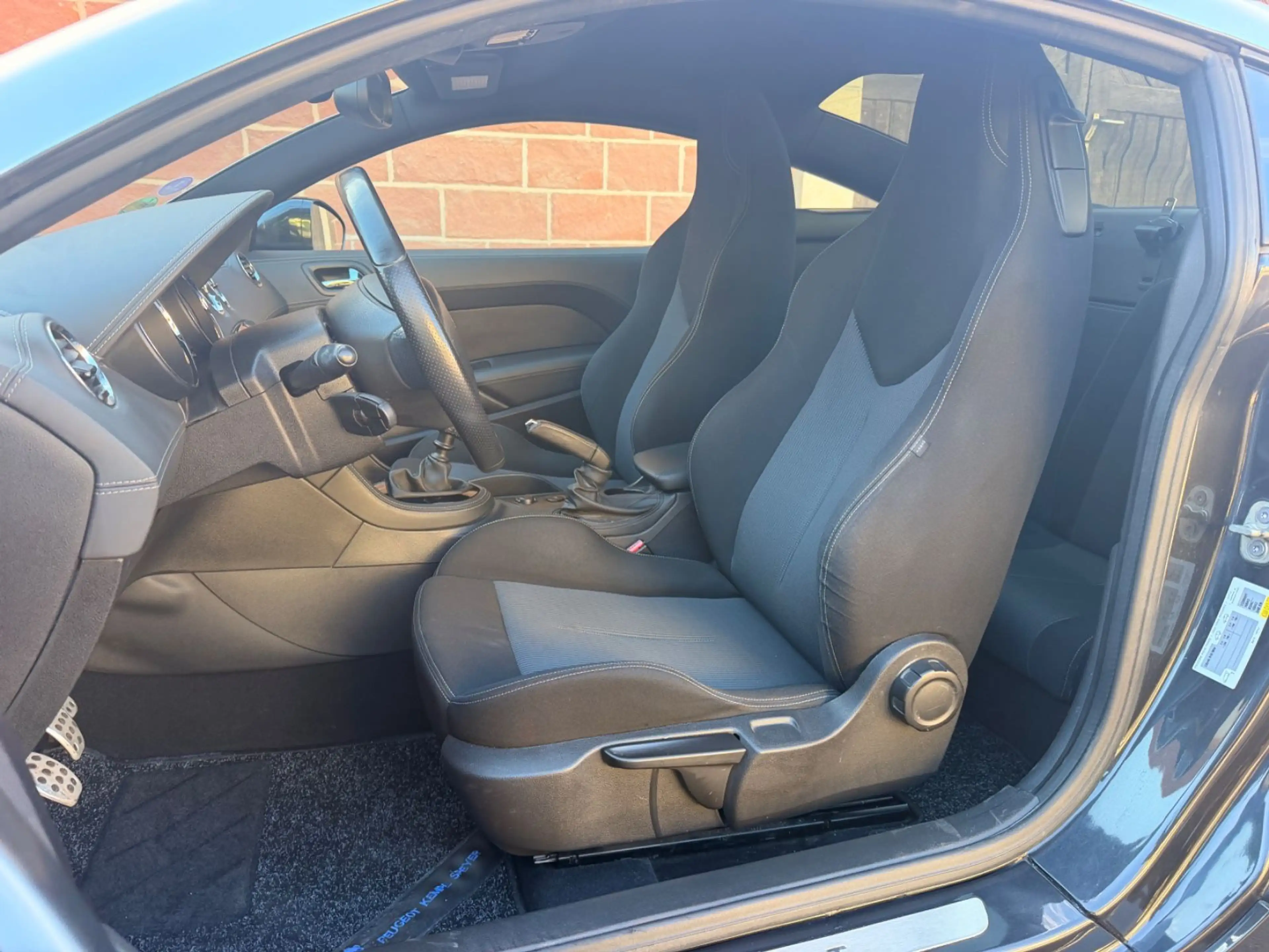 Peugeot RCZ 1.6 16V Turbo NAVI / PDC / Tüv Neu — photo 8