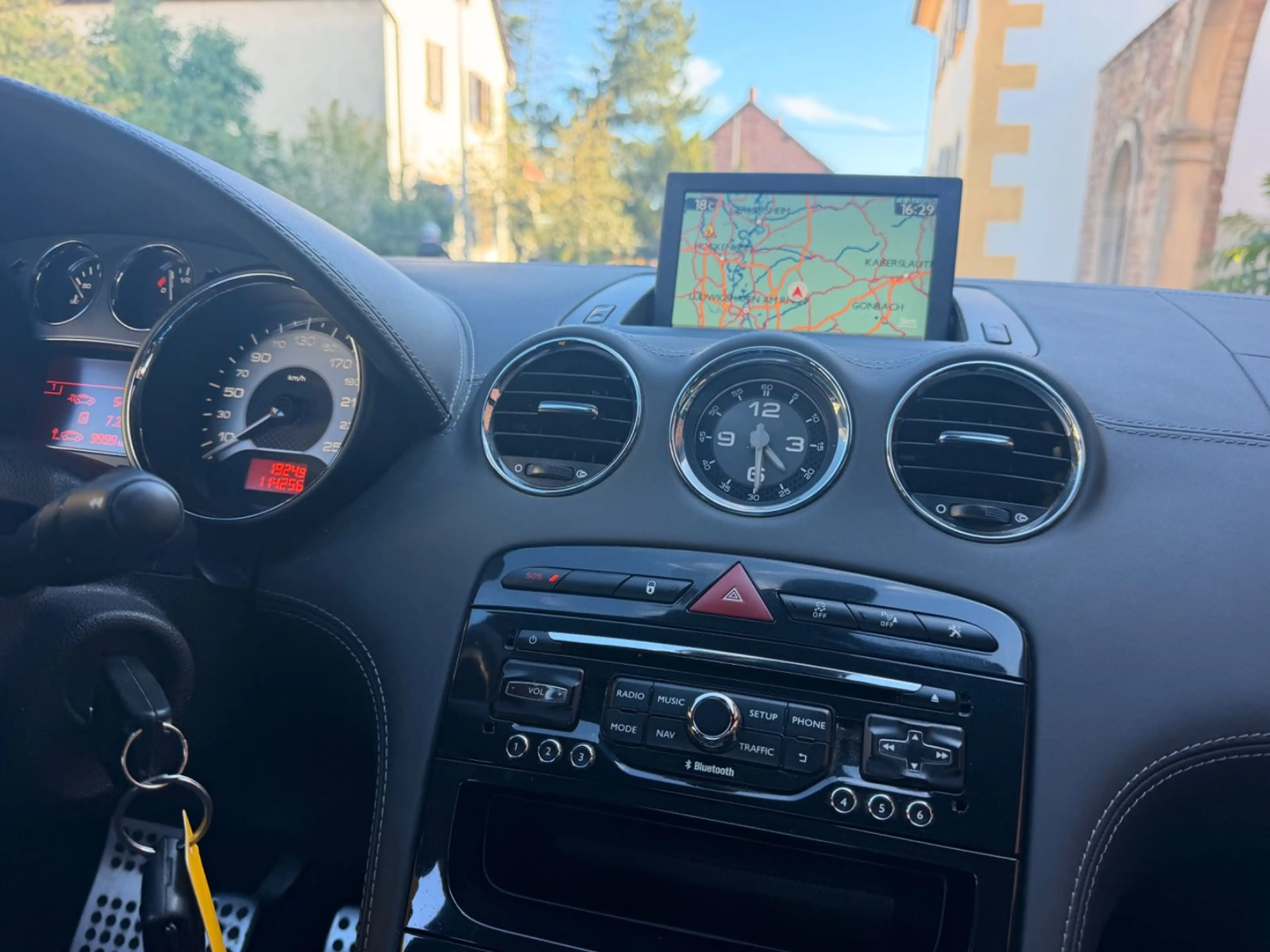 Peugeot RCZ 1.6 16V Turbo NAVI / PDC / Tüv Neu — photo 13