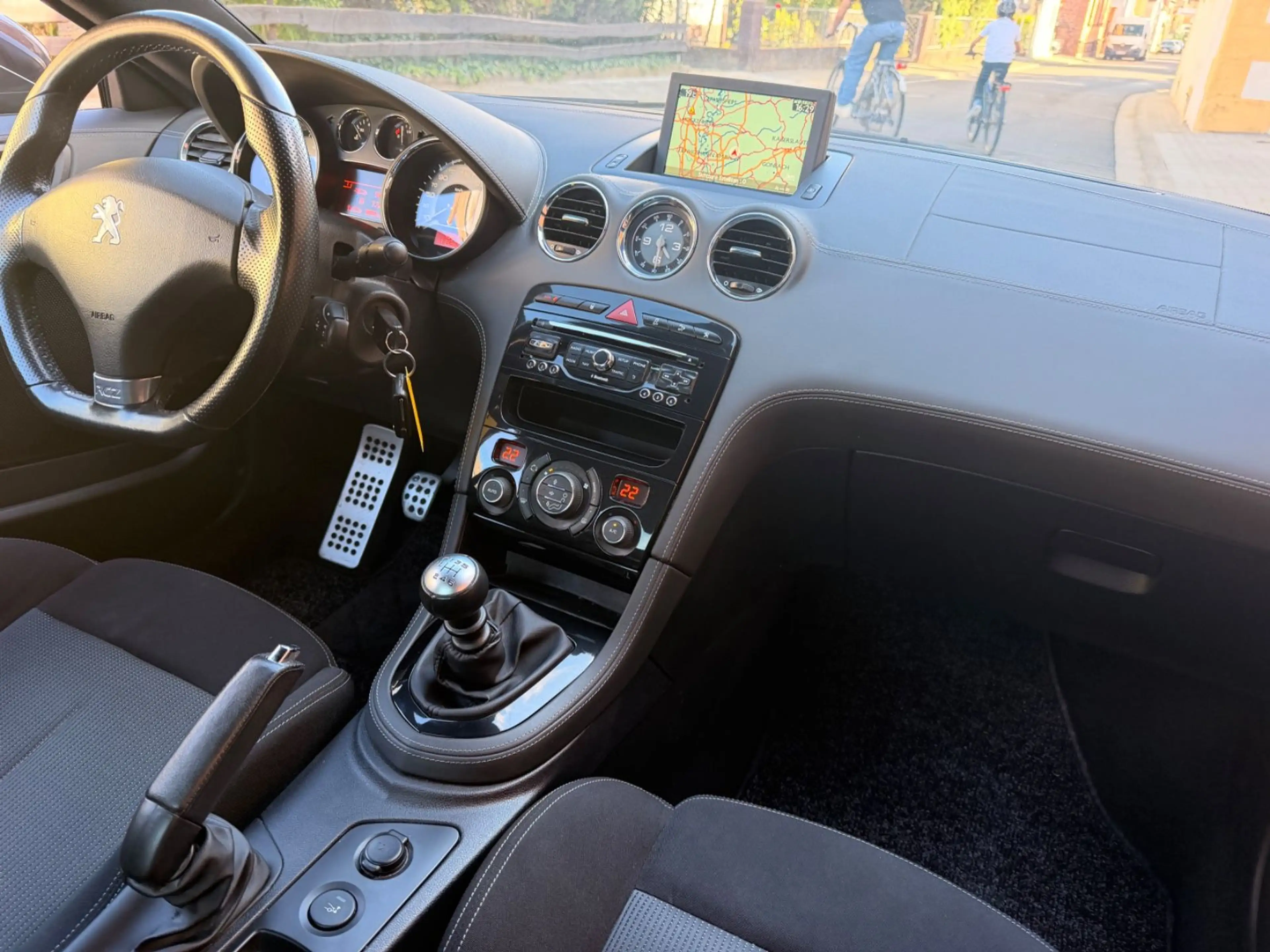 Peugeot RCZ 1.6 16V Turbo NAVI / PDC / Tüv Neu — photo 11