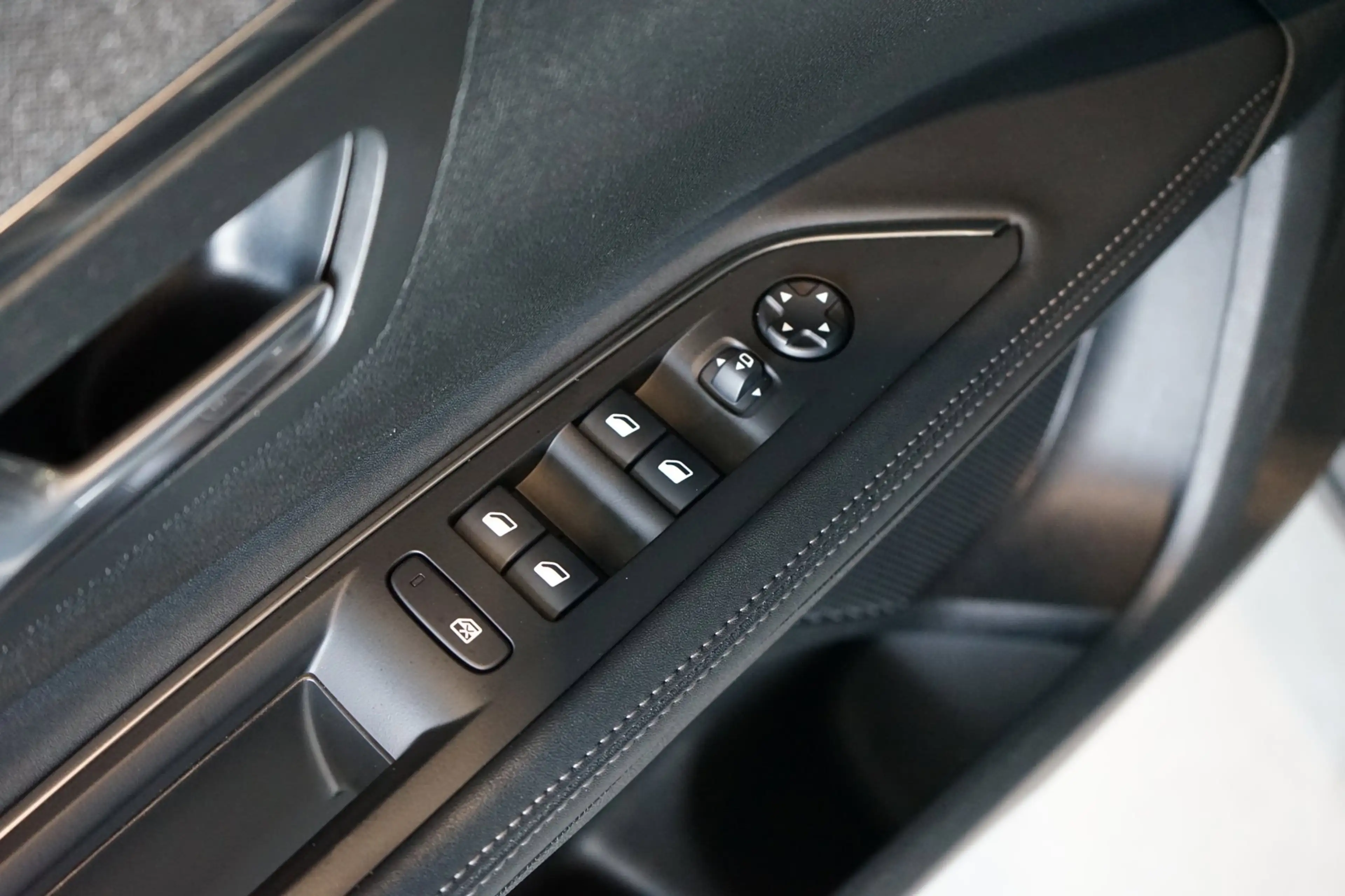 Peugeot 5008 1.2 PureTech Blue Lease Premium 7P. | TREKHAAK — photo 13