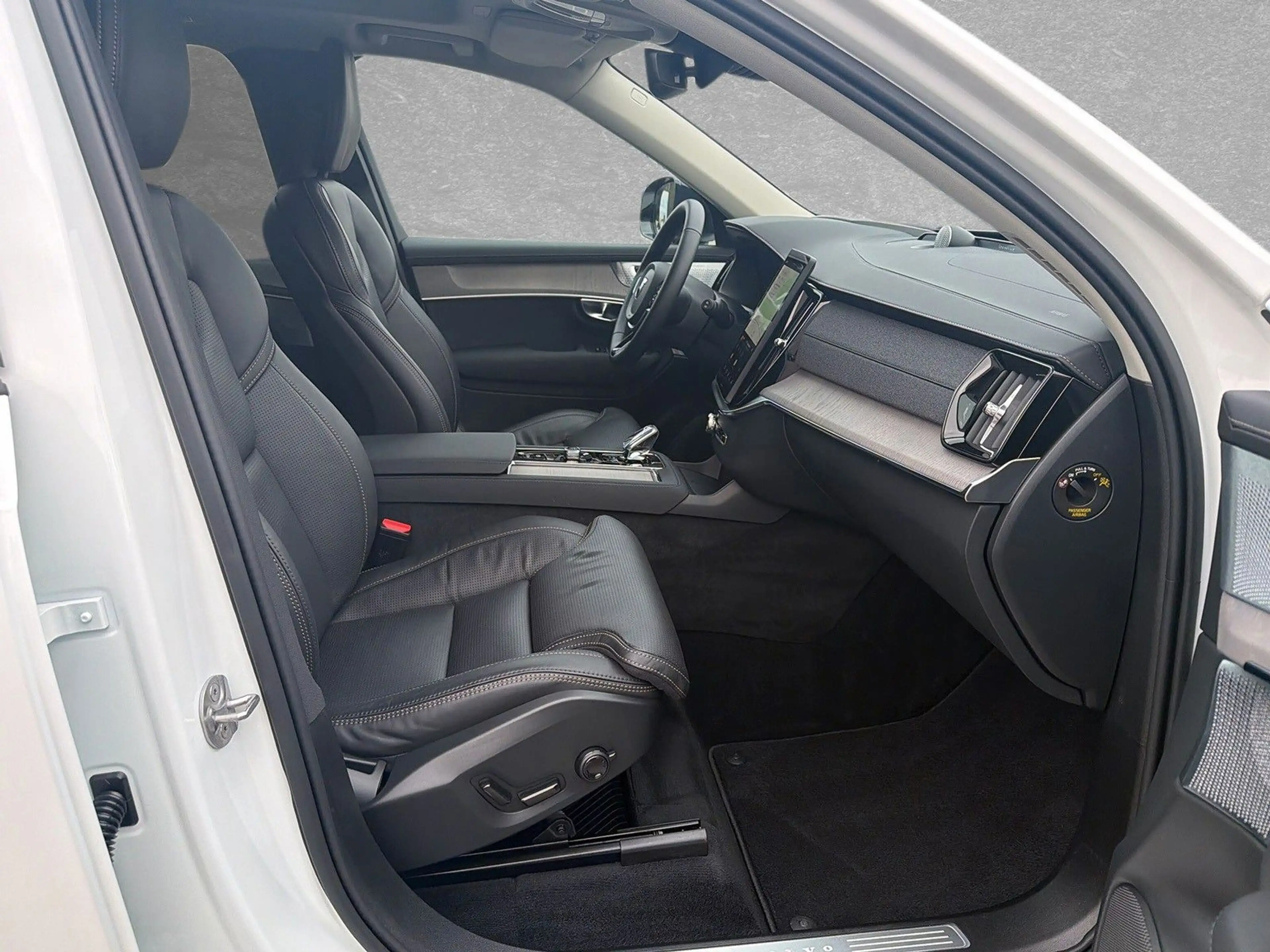 Volvo XC90 T8 AWD Plus Dark 7-Sitzer AHK ACC BLIS SD — photo 4