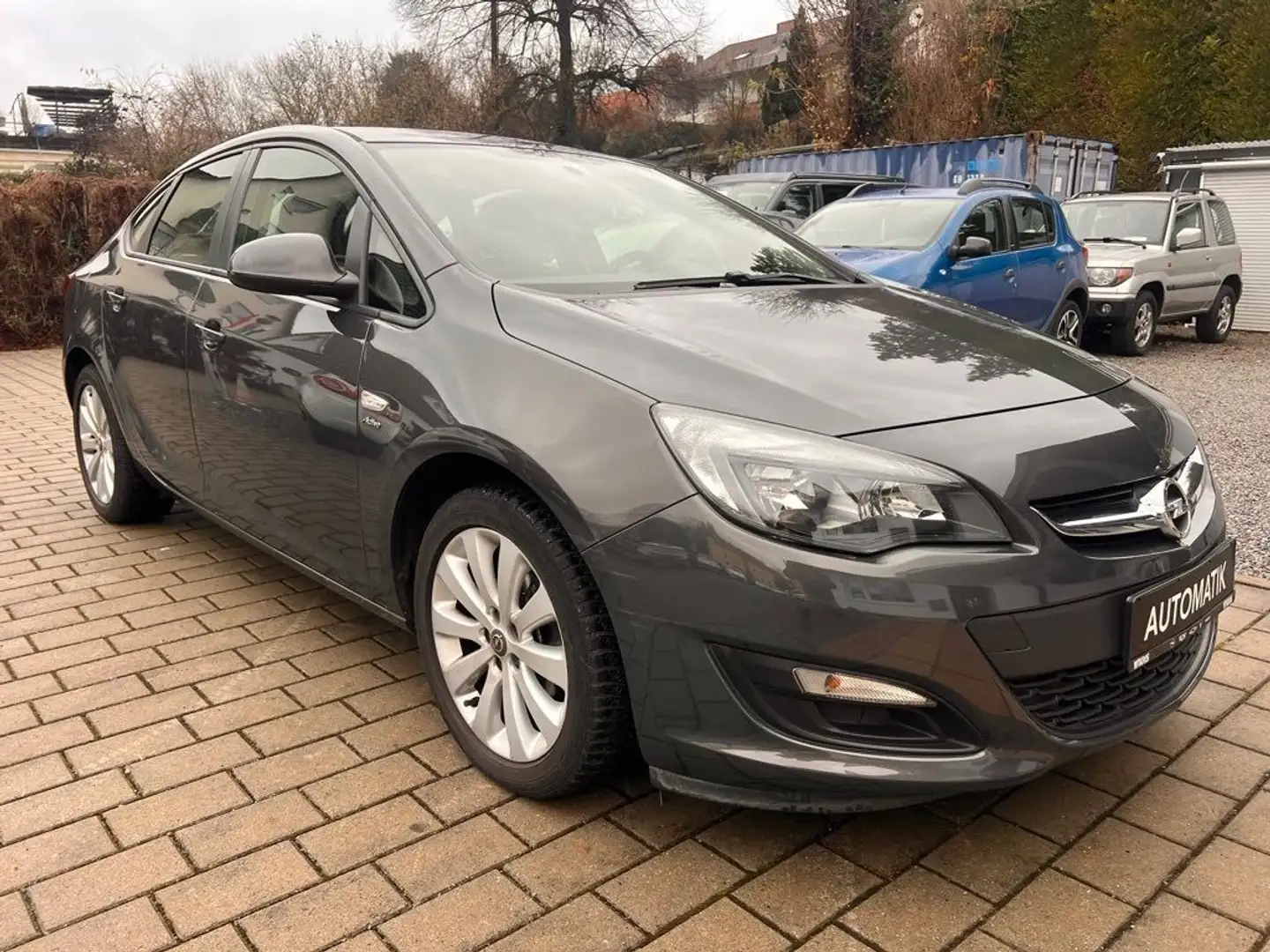 Opel Astra J Lim. Active PDC SHZ LHZ AUTOMATIK Gris - 1