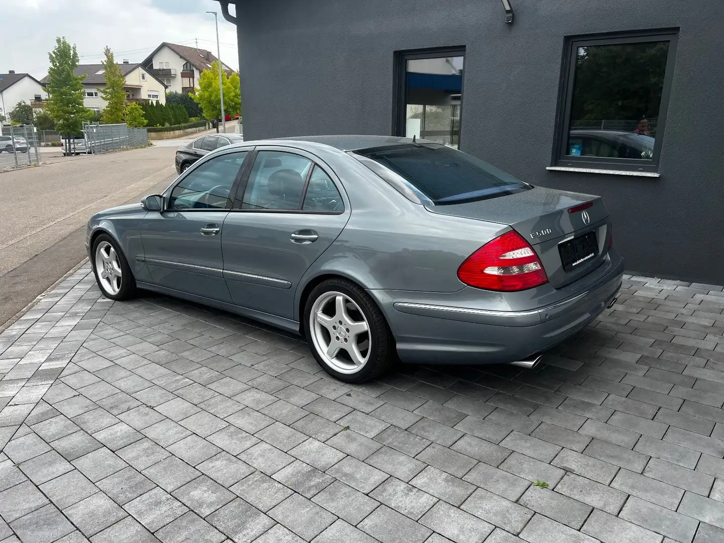 Mercedes-Benz E 500 Avantgarde/AMG-Paket/mit LPG-Gasanlage Grau - 2