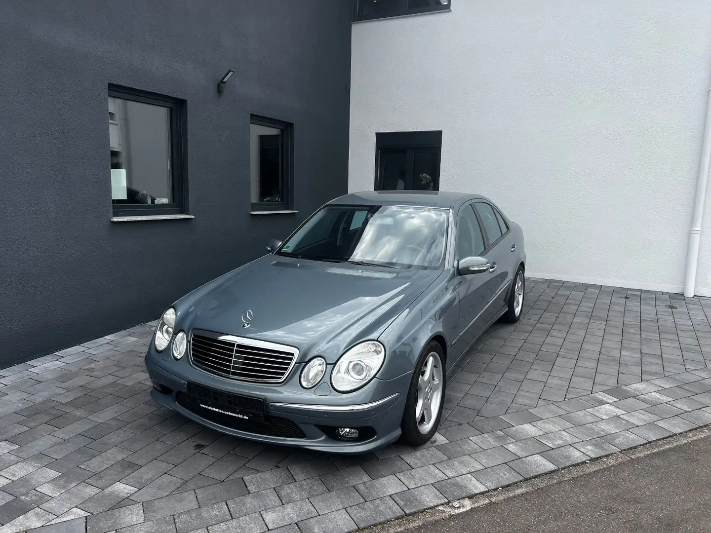Mercedes-Benz E 500 Avantgarde/AMG-Paket/mit LPG-Gasanlage Grau - 1