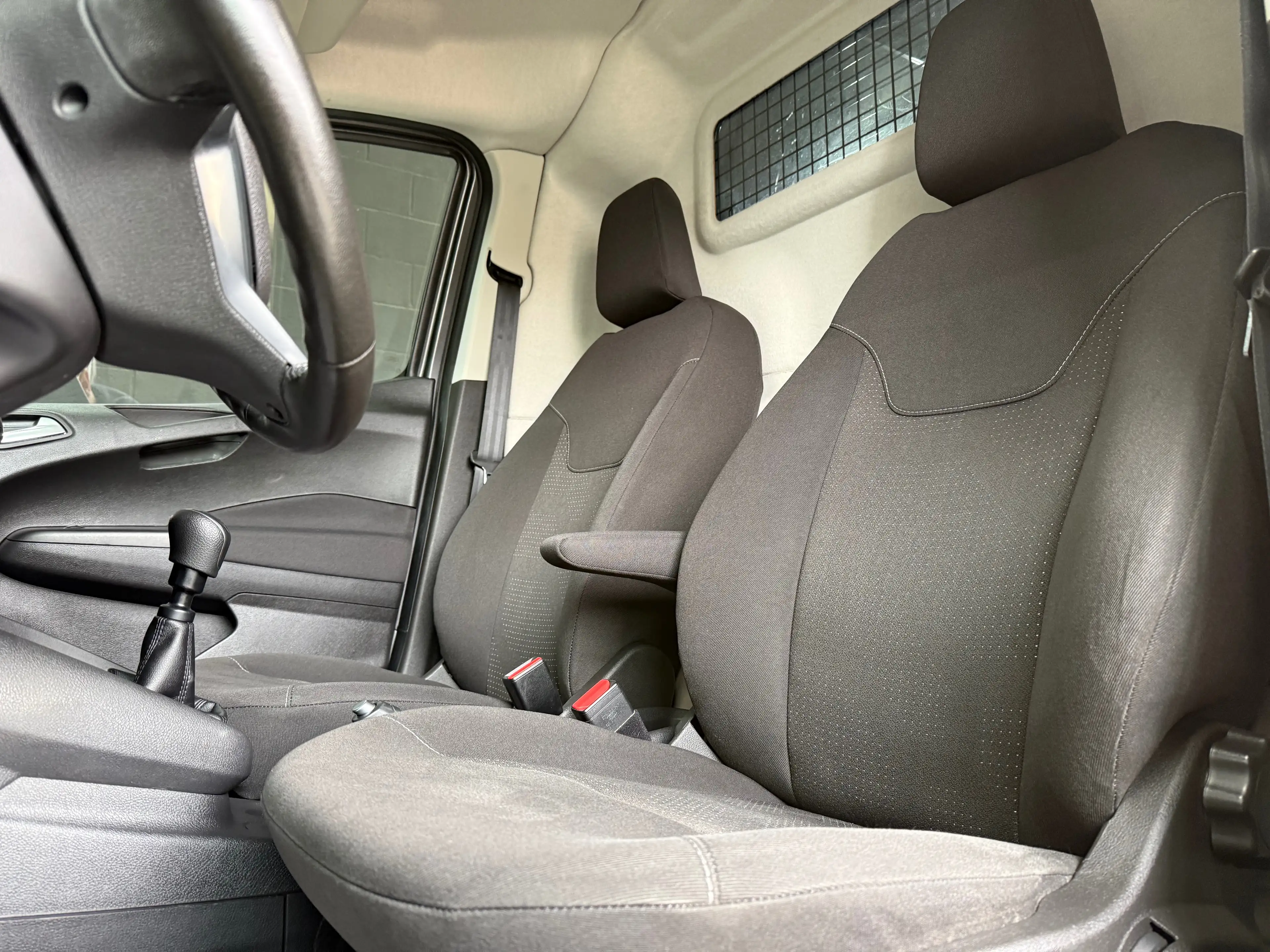Ford Transit Courier 1.5 TDCi Ambiente (EU6.2)*1ER PROP*CILM TRONIC*CARPLAY* — photo 11