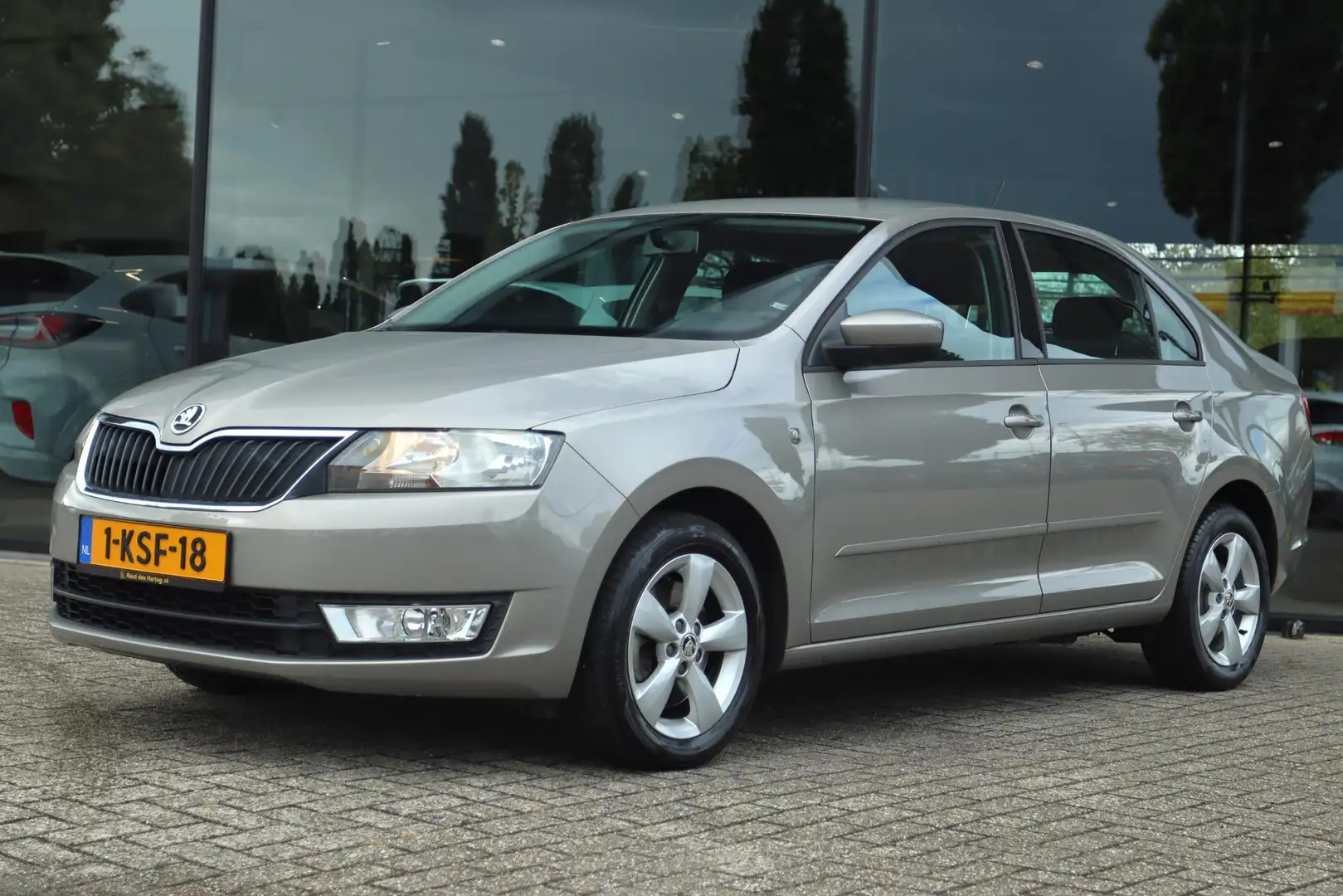 Skoda Rapid/Spaceback 1.2 TSI GT SEDAN AMBITION BUSINESSLINE | NAP | CRU Beige - 1