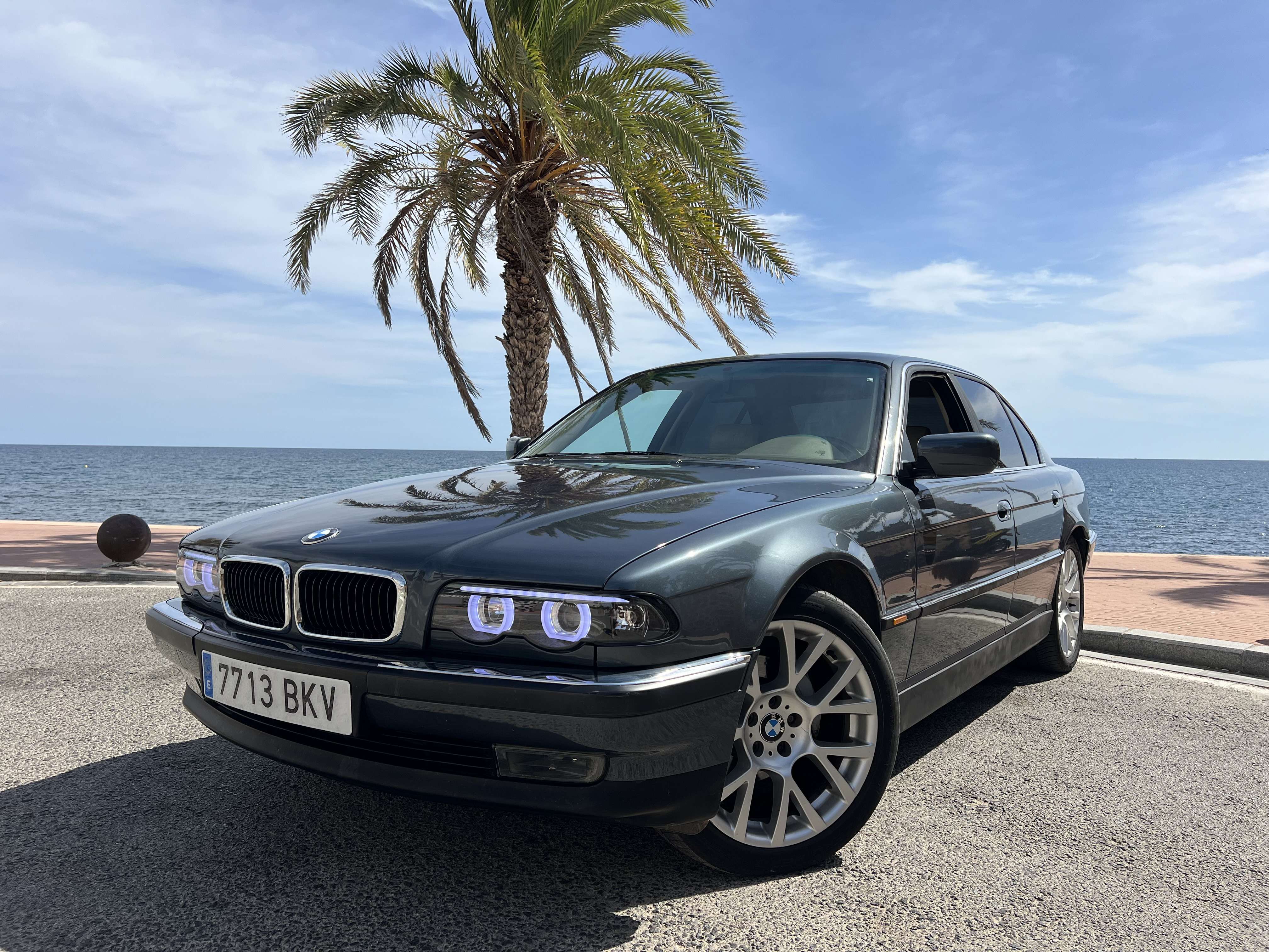 BMW 730 e38 730d Aut. 193cv año 2001 - foto 1