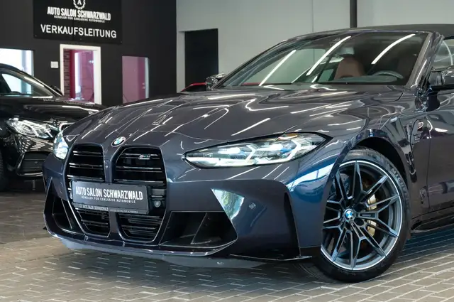 BMW M4 view 3