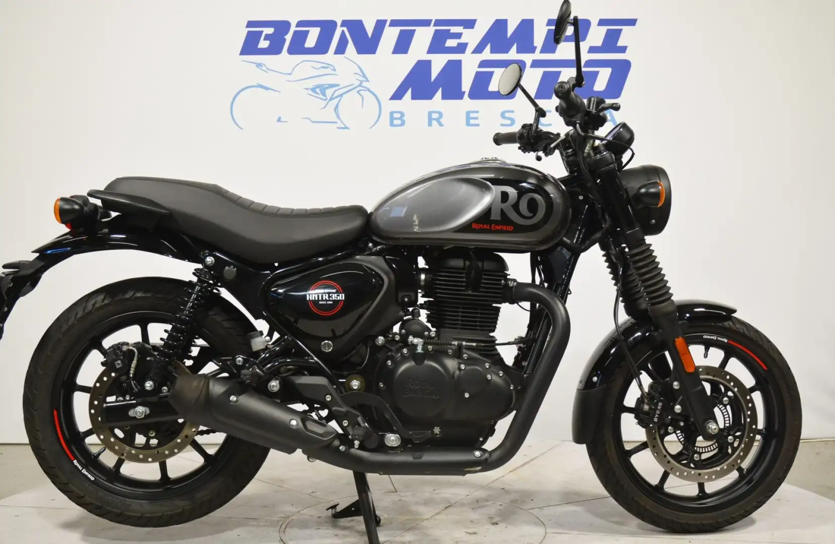 Royal Enfield Classic 350 HNTR - 2024 - KM. 3900 Šedá - 1