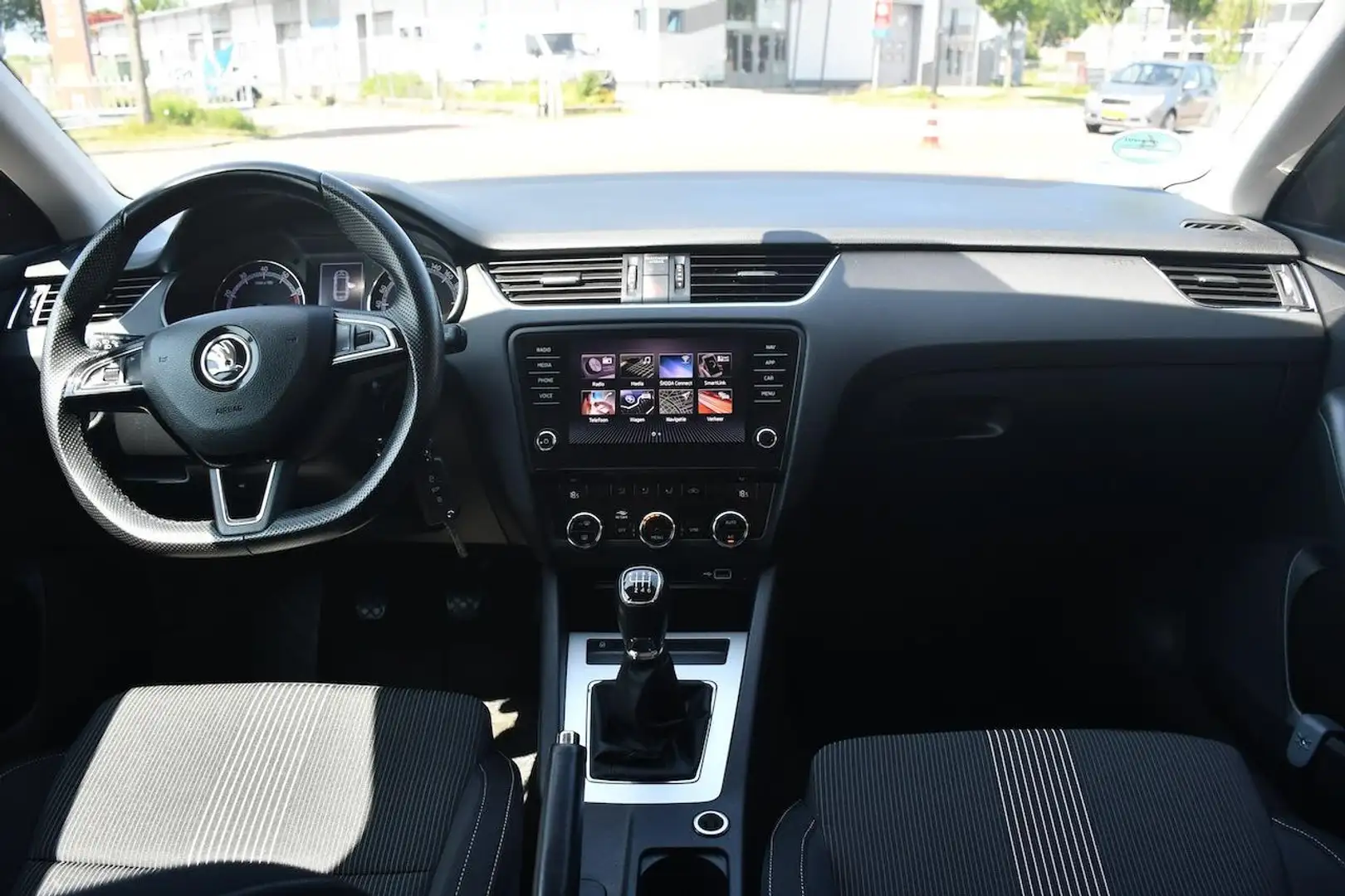 Skoda Octavia Combi 1.0 TSI Greentech Ambition Business Cruise Schwarz - 2