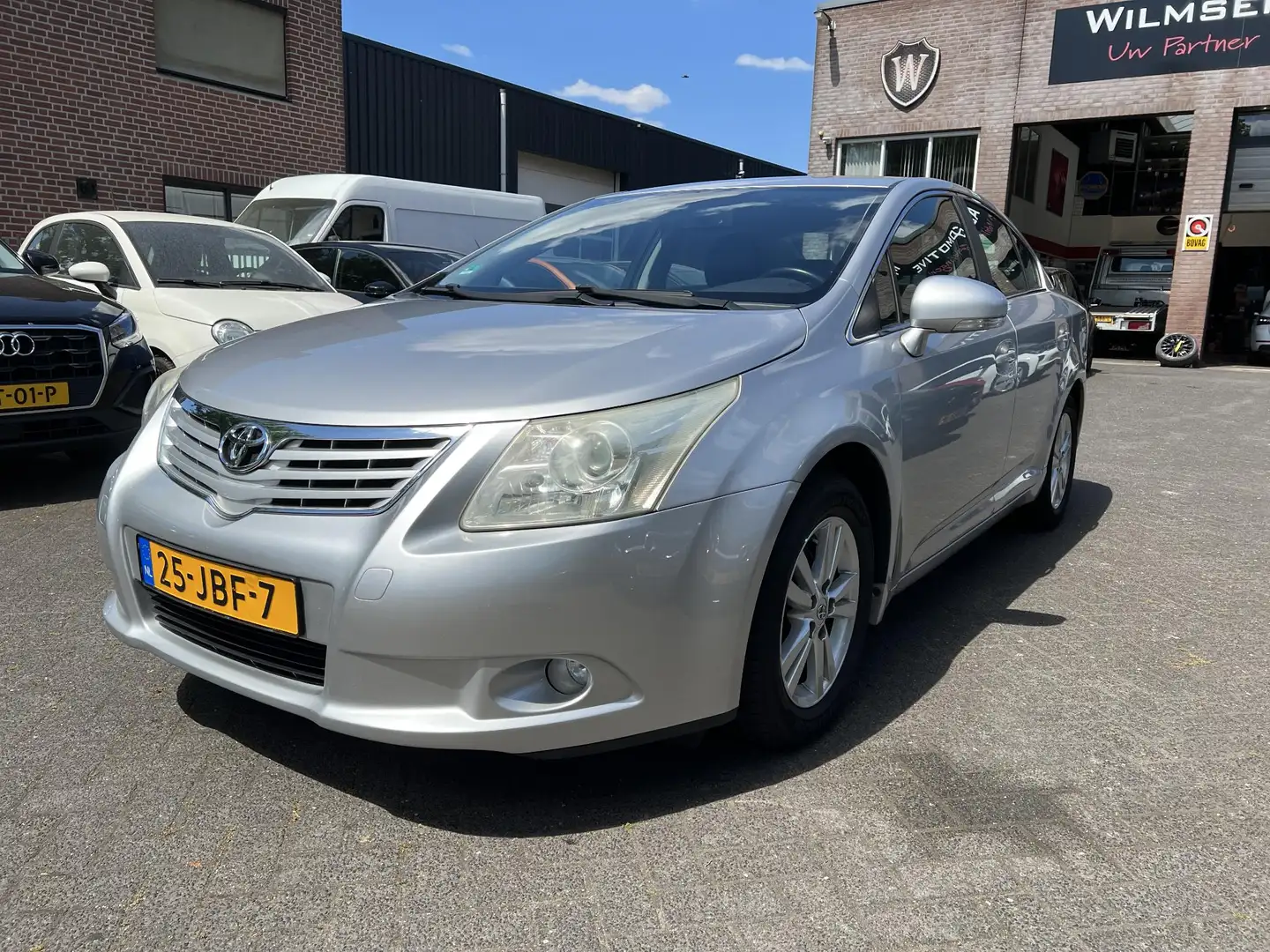 Toyota Avensis 1.8 VVTi Dynamic Business Special Gris - 2