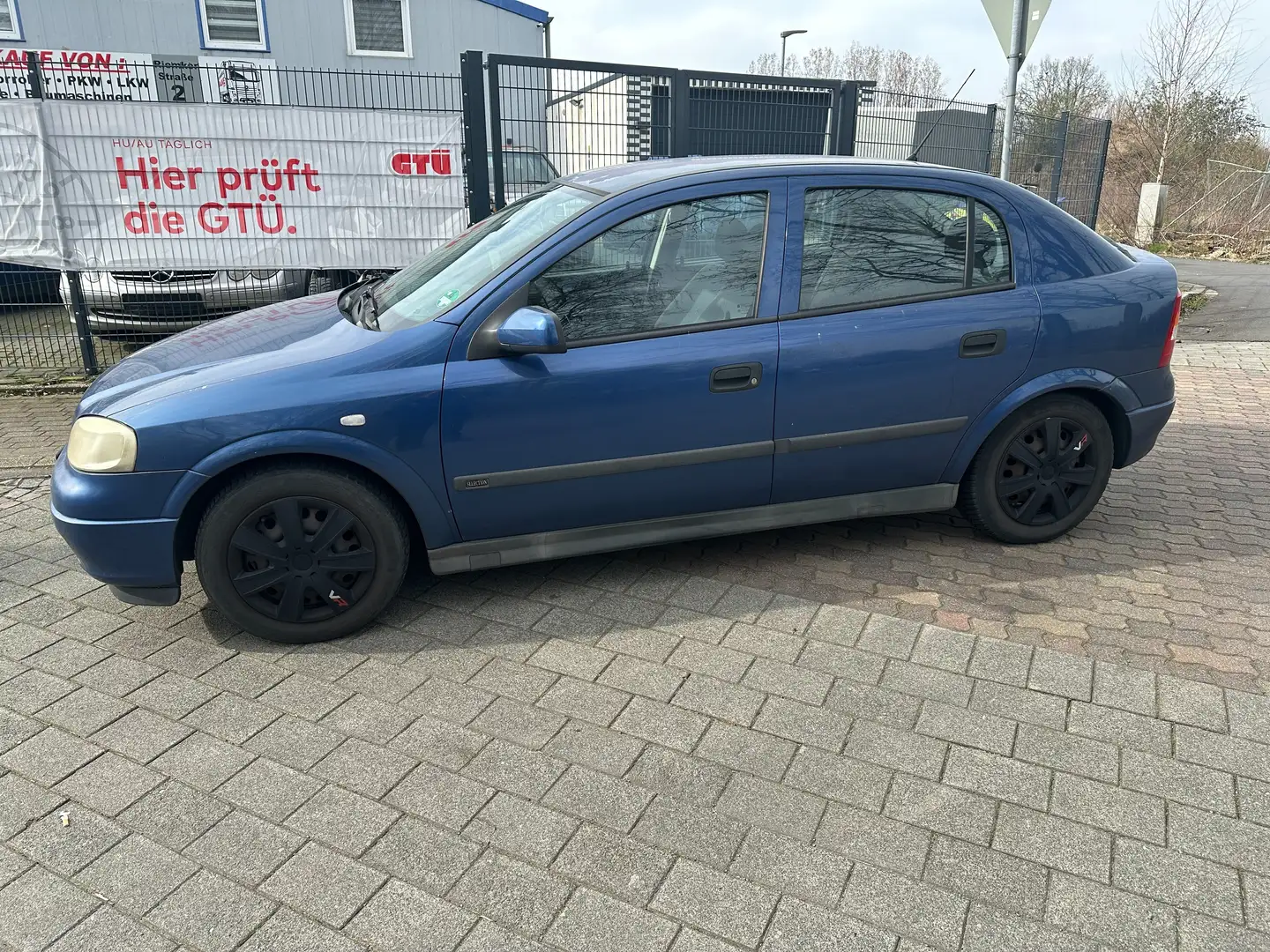 Opel Astra 1.6 Selection Automatik Blau - 1