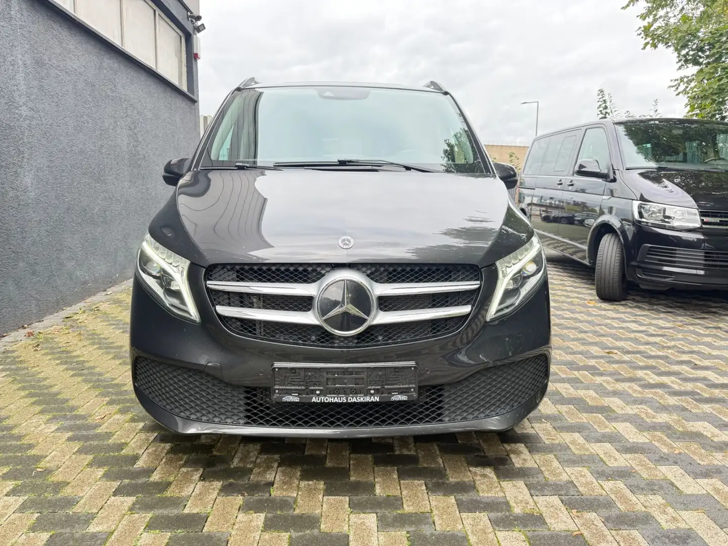 Mercedes-Benz V 220 V 300d EDITION 4MATIC lang Airmatic AHK Navi LED Grau - 2
