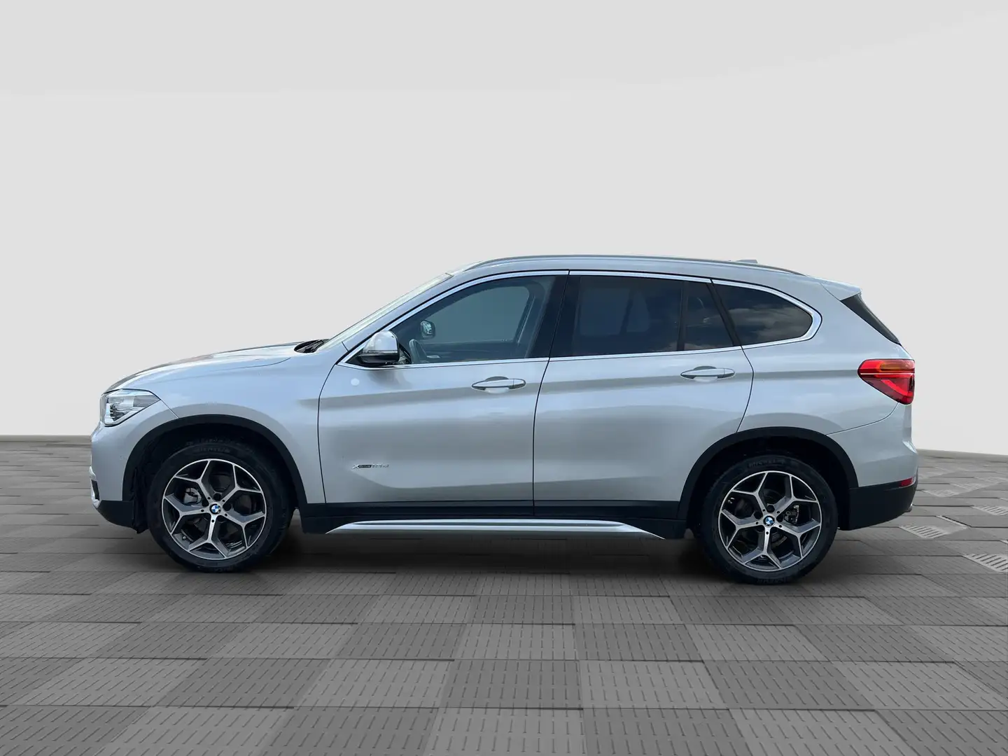 BMW X1 X1 xDrive18d xLine Gris - 2
