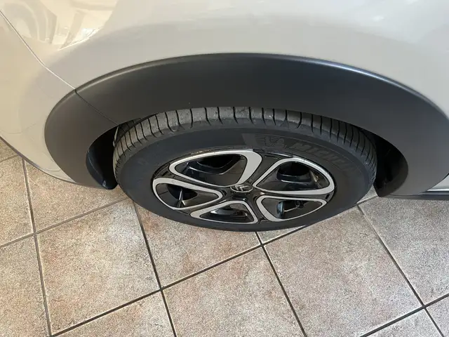 Citroen C3 view 11
