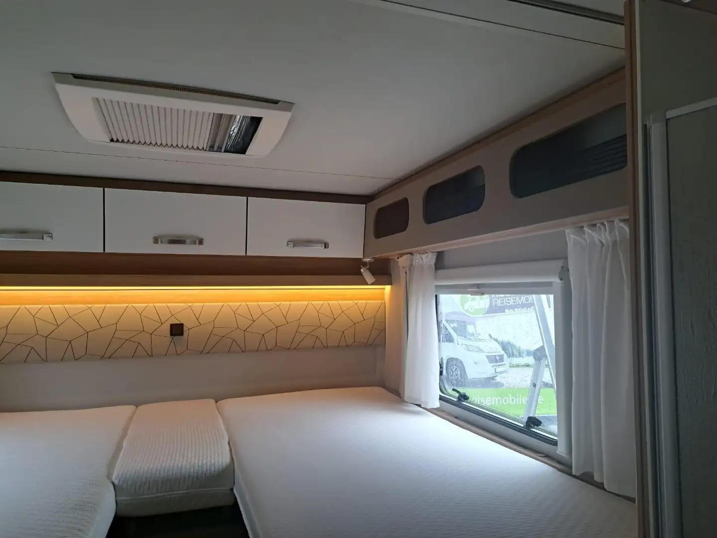 Weinsberg R58 Cara Suite 700 me Grau - 2
