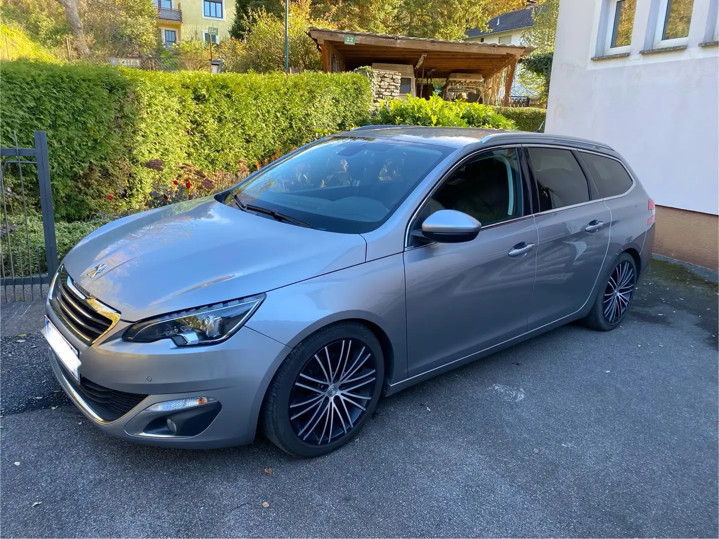 Peugeot 308 308 SW 2,0  BlueHDi 150 Allure Aut. Allure LED Silber - 1