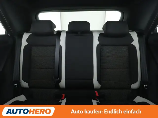 Volkswagen T-Roc view 15