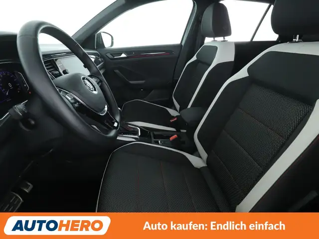 Volkswagen T-Roc view 10