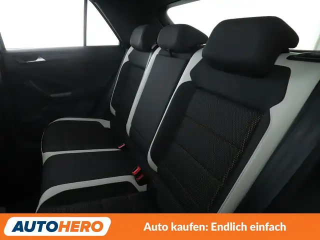 Volkswagen T-Roc view 14