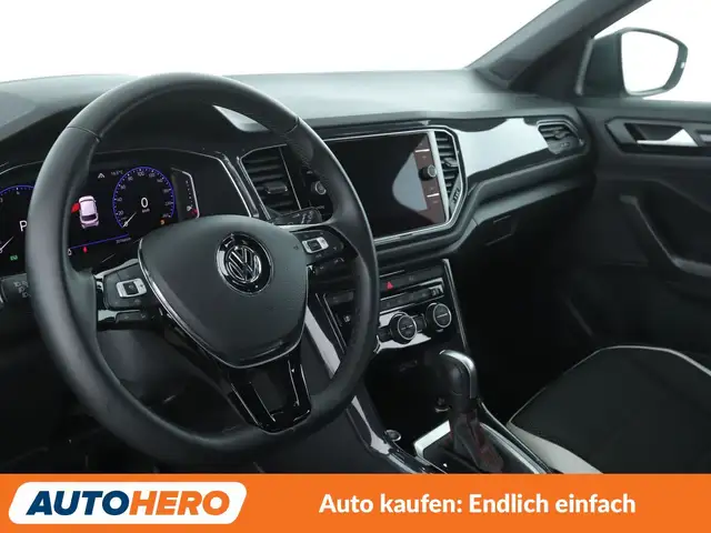 Volkswagen T-Roc view 11