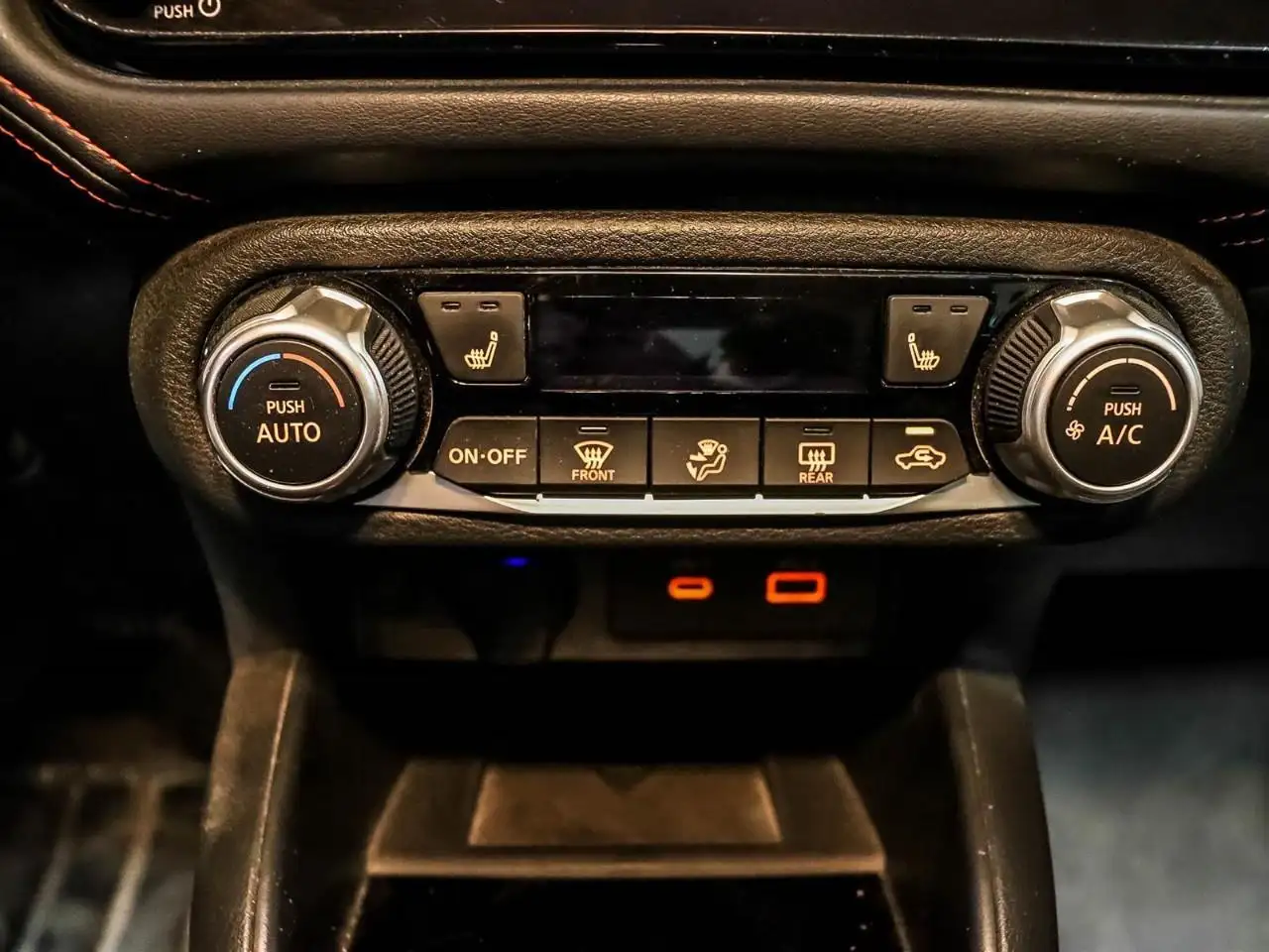 Nissan Versa снимка Nissan Versa