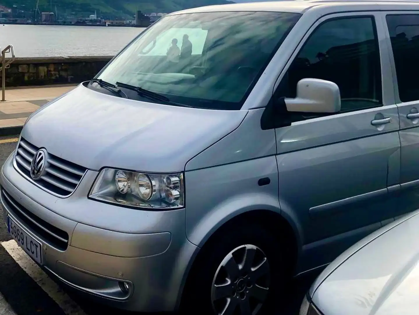 Volkswagen T5 Multivan Multivan 2.5TDI COMFORTLINE Plateado - 1