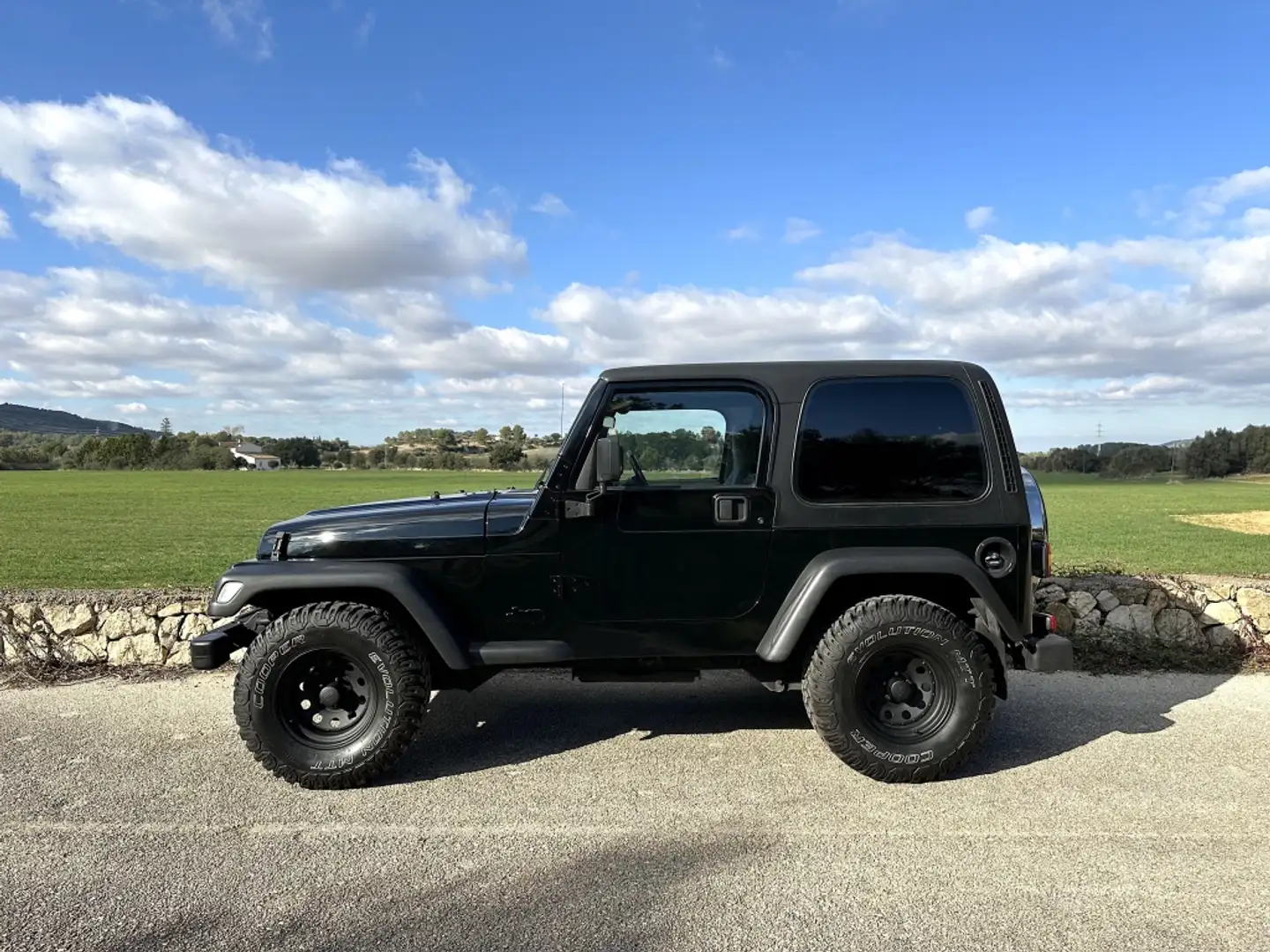 Jeep Wrangler 4.0 Fekete - 2