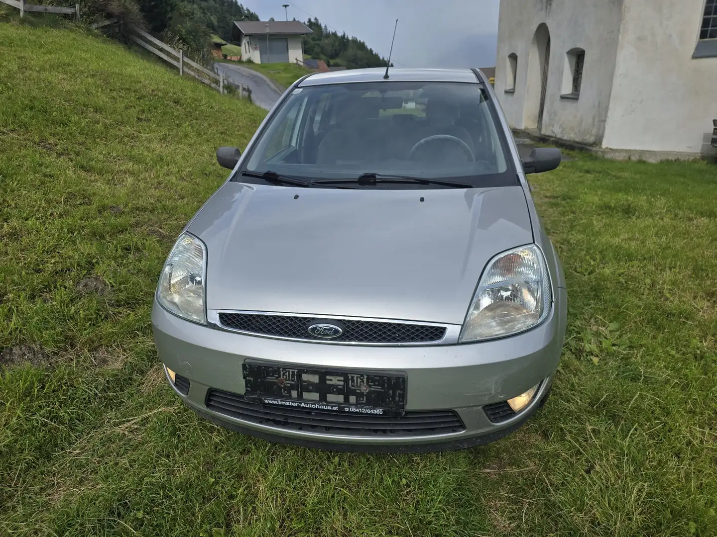 Ford Fiesta Ghia 1,4 TDCi Silber - 1