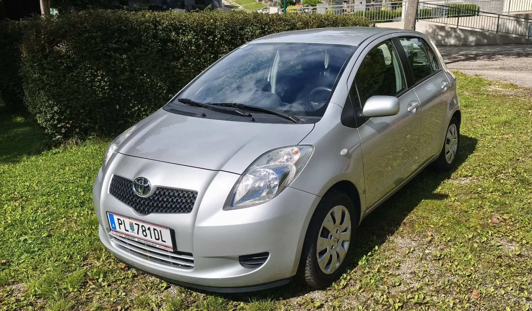 Toyota Yaris 1.0 VVT-i Sol - 1