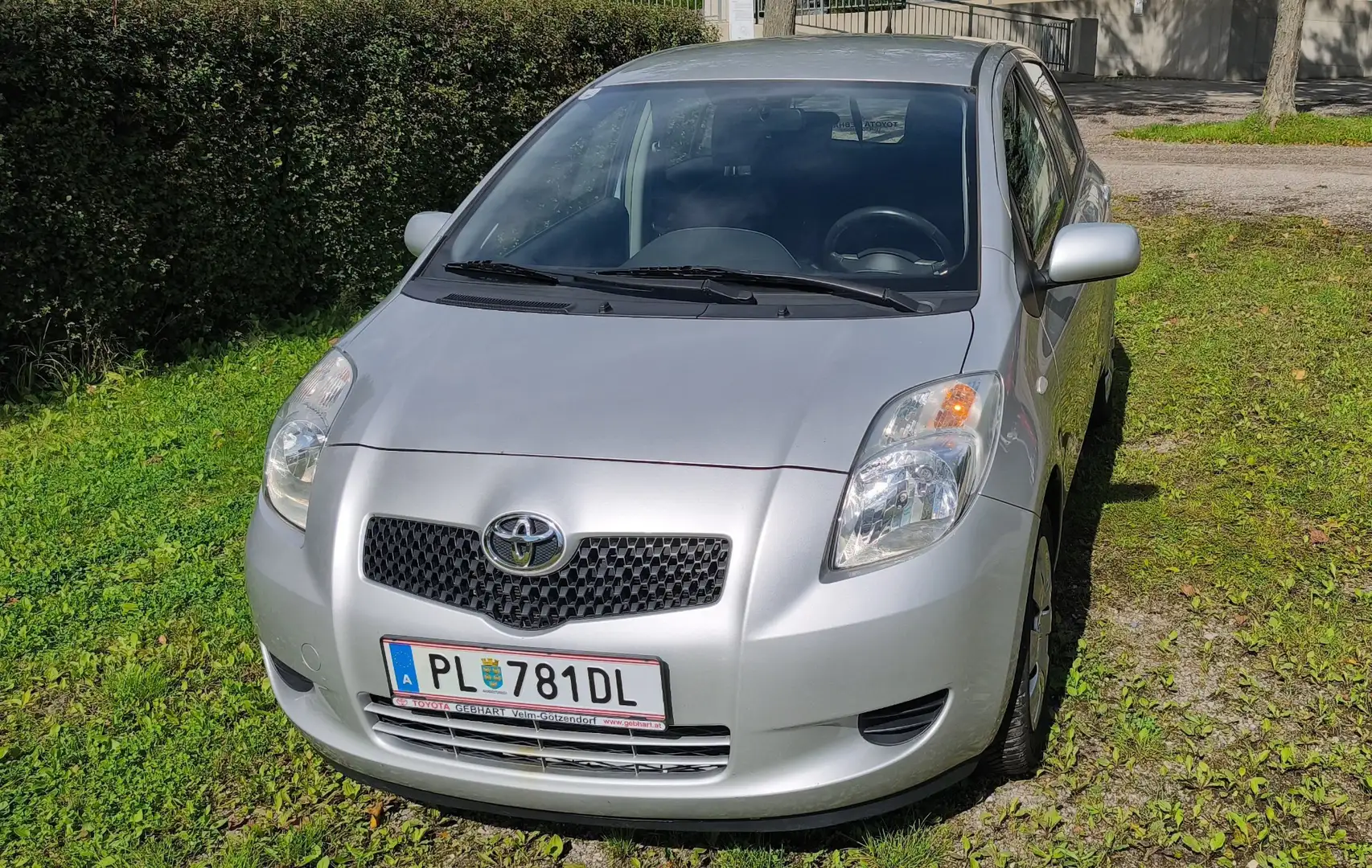 Toyota Yaris 1.0 VVT-i Sol - 2