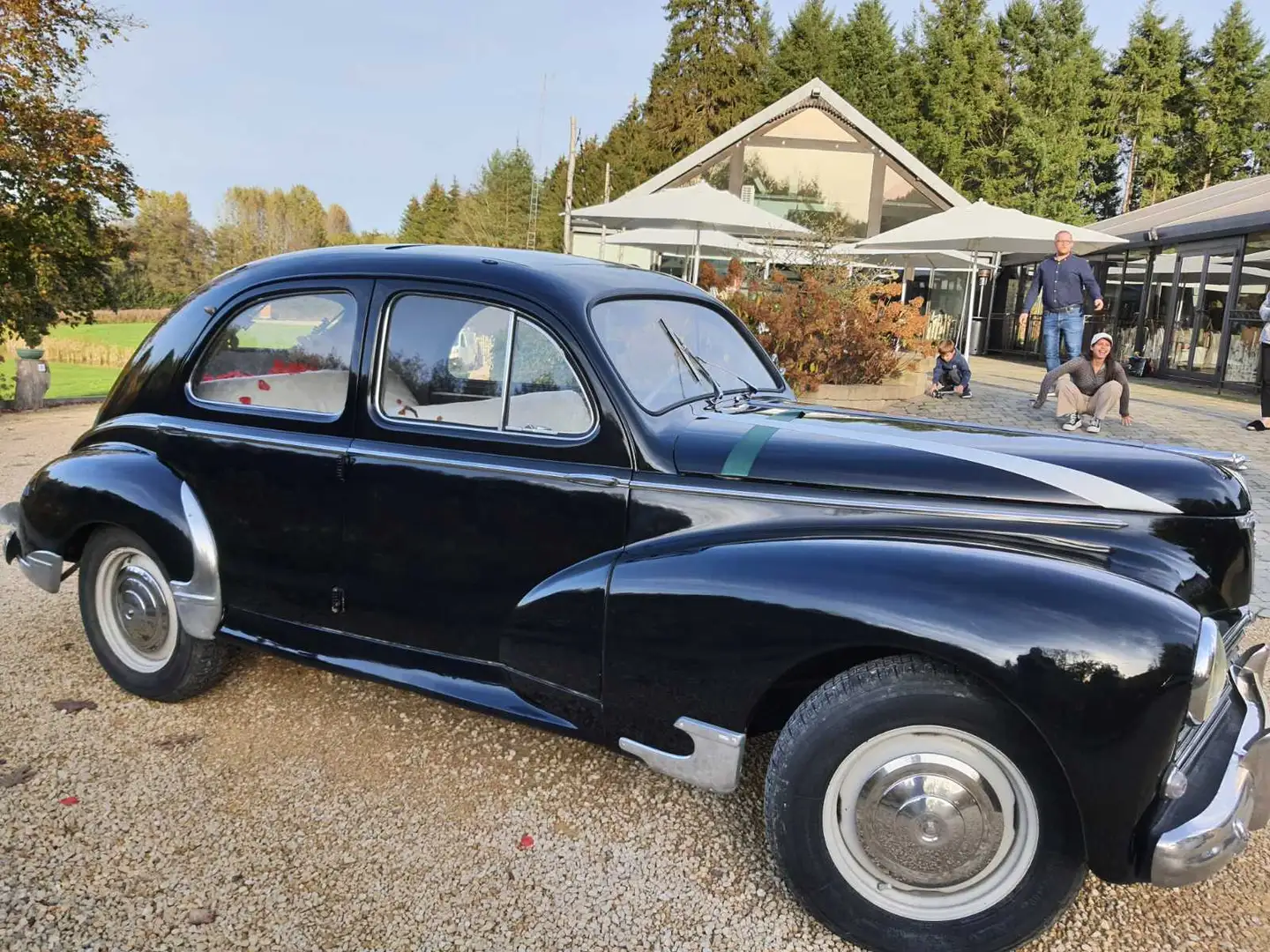 Oldtimer Peugeot 203 Schwarz - 1
