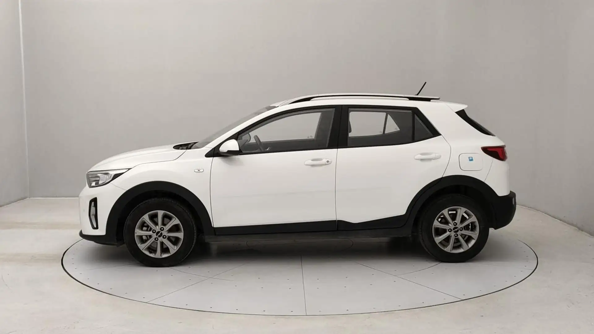 Kia Stonic 1.2 dpi Urban 84cv Blanc - 2