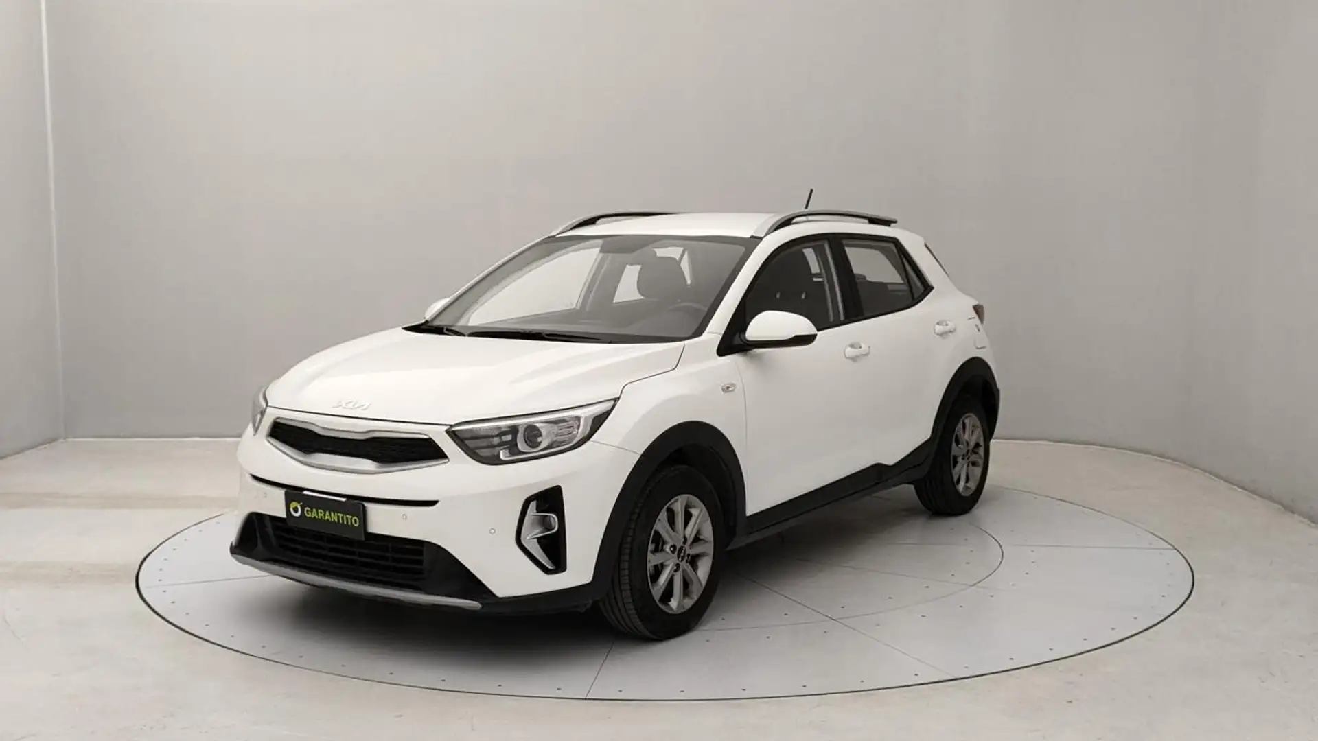 Kia Stonic 1.2 dpi Urban 84cv Blanc - 1