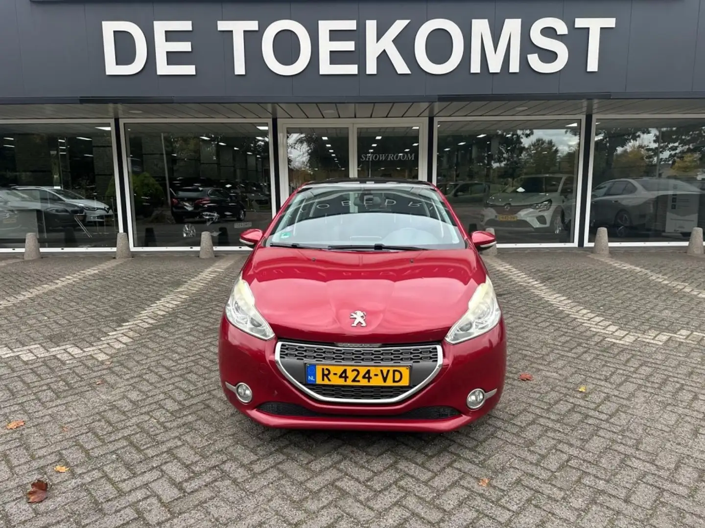 Peugeot 208 1.2 VTI ALLURE Panorama dak Navigatie Zie tekst Rood - 2