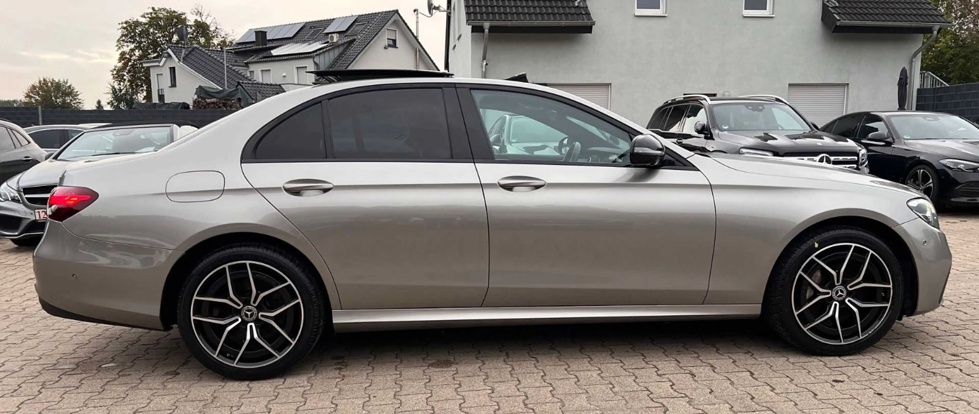 Mercedes-Benz E 300 E AMG LINE 4MT 9G-TR-Limo.-PANODACH-360°CAM — photo 7