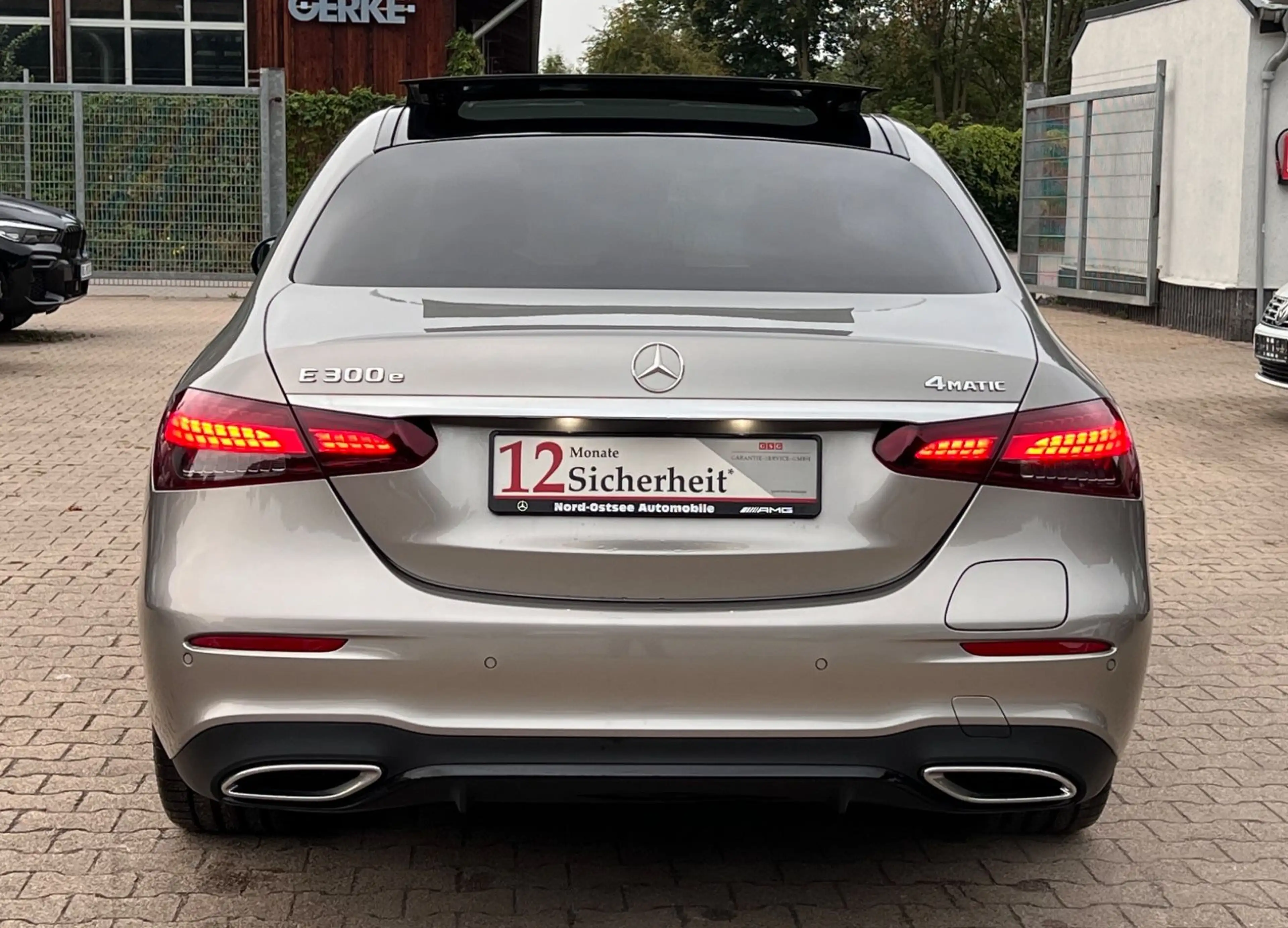 Mercedes-Benz E 300 E AMG LINE 4MT 9G-TR-Limo.-PANODACH-360°CAM — photo 11